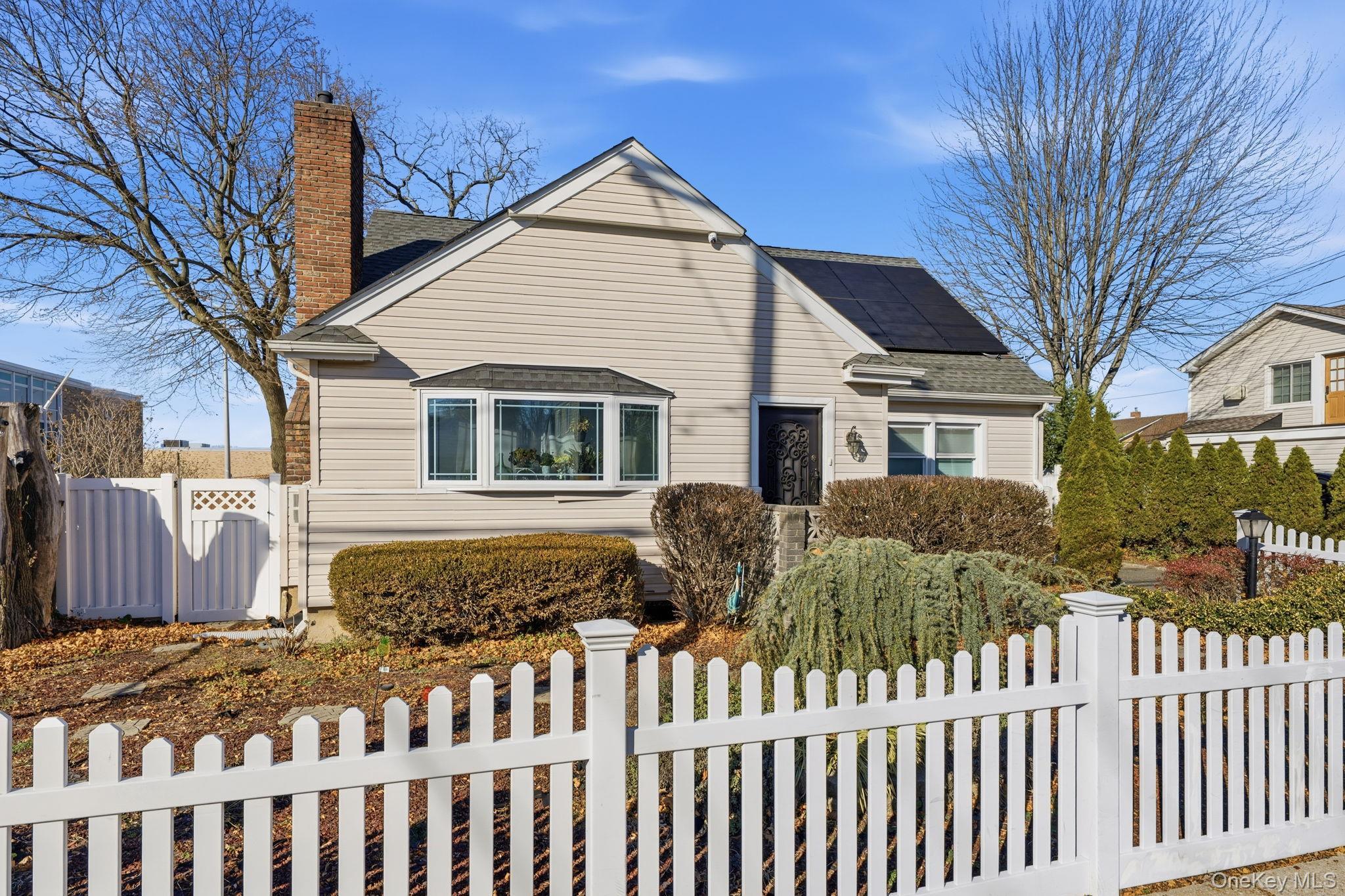 Single Family Union  Nassau County, NY 11563, MLS-952420-25