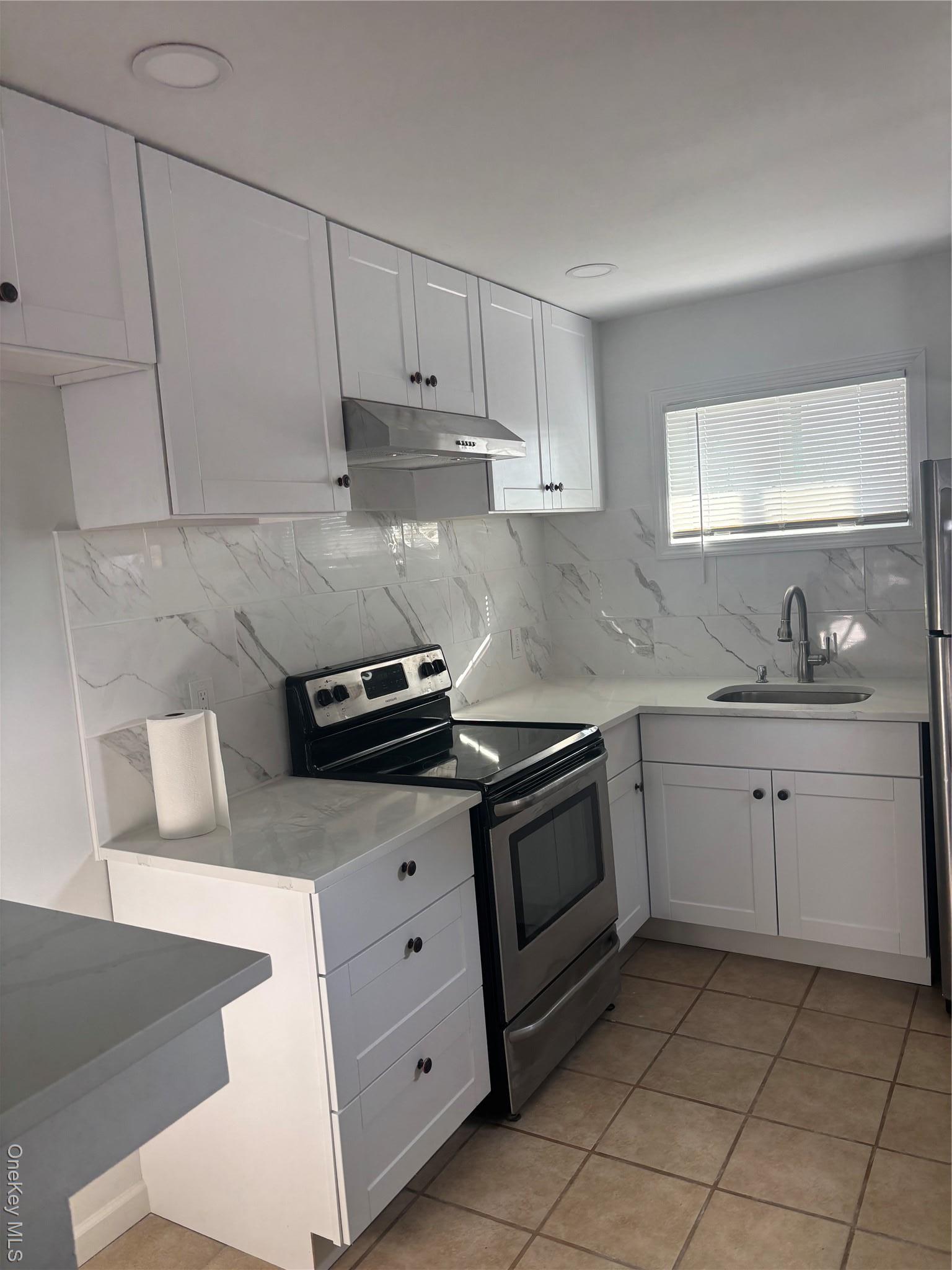 Single Family Albany  Suffolk County, NY 11701, MLS-952451-21