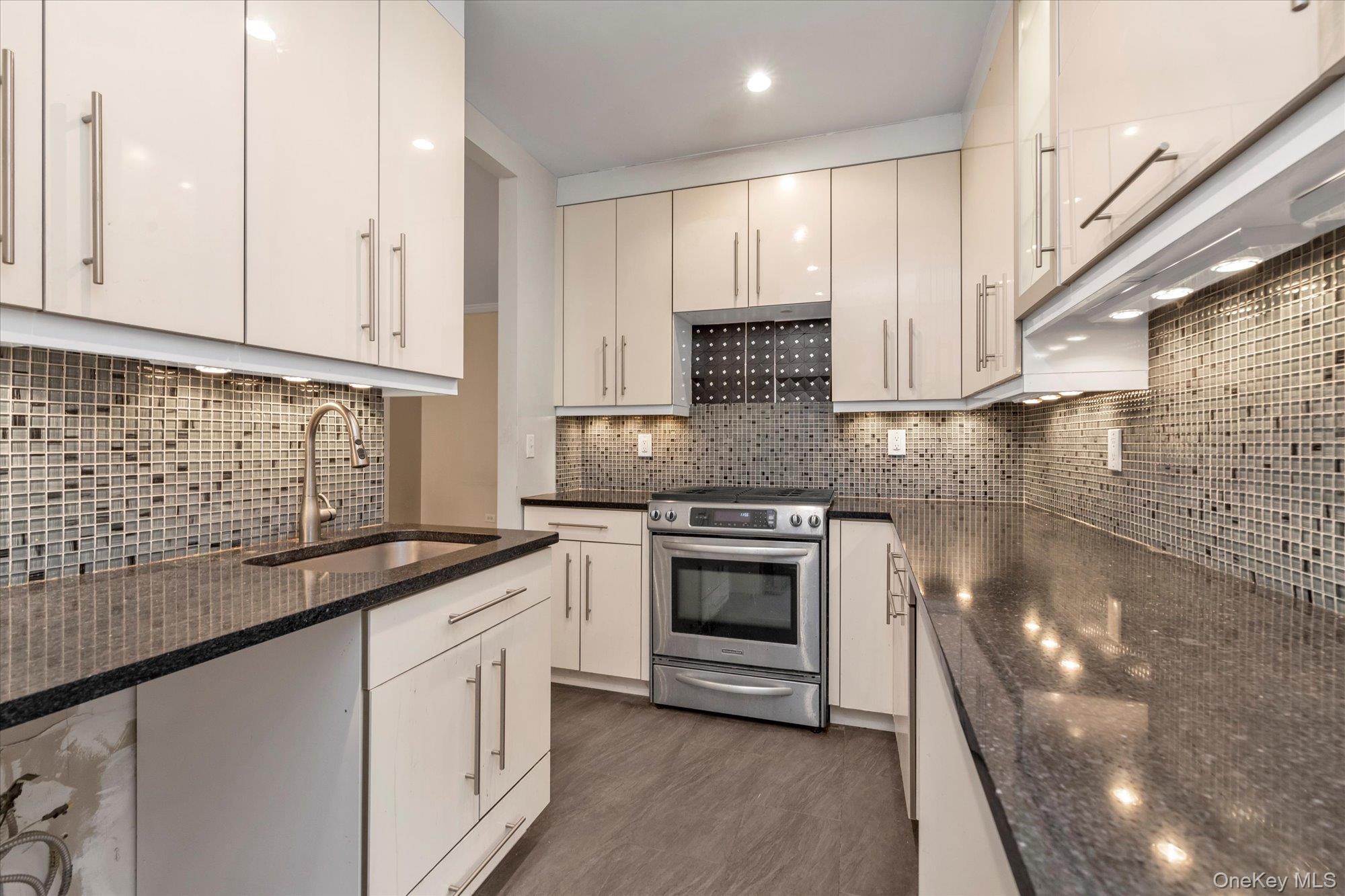 Coop 43  Queens, NY 11377, MLS-952457-7