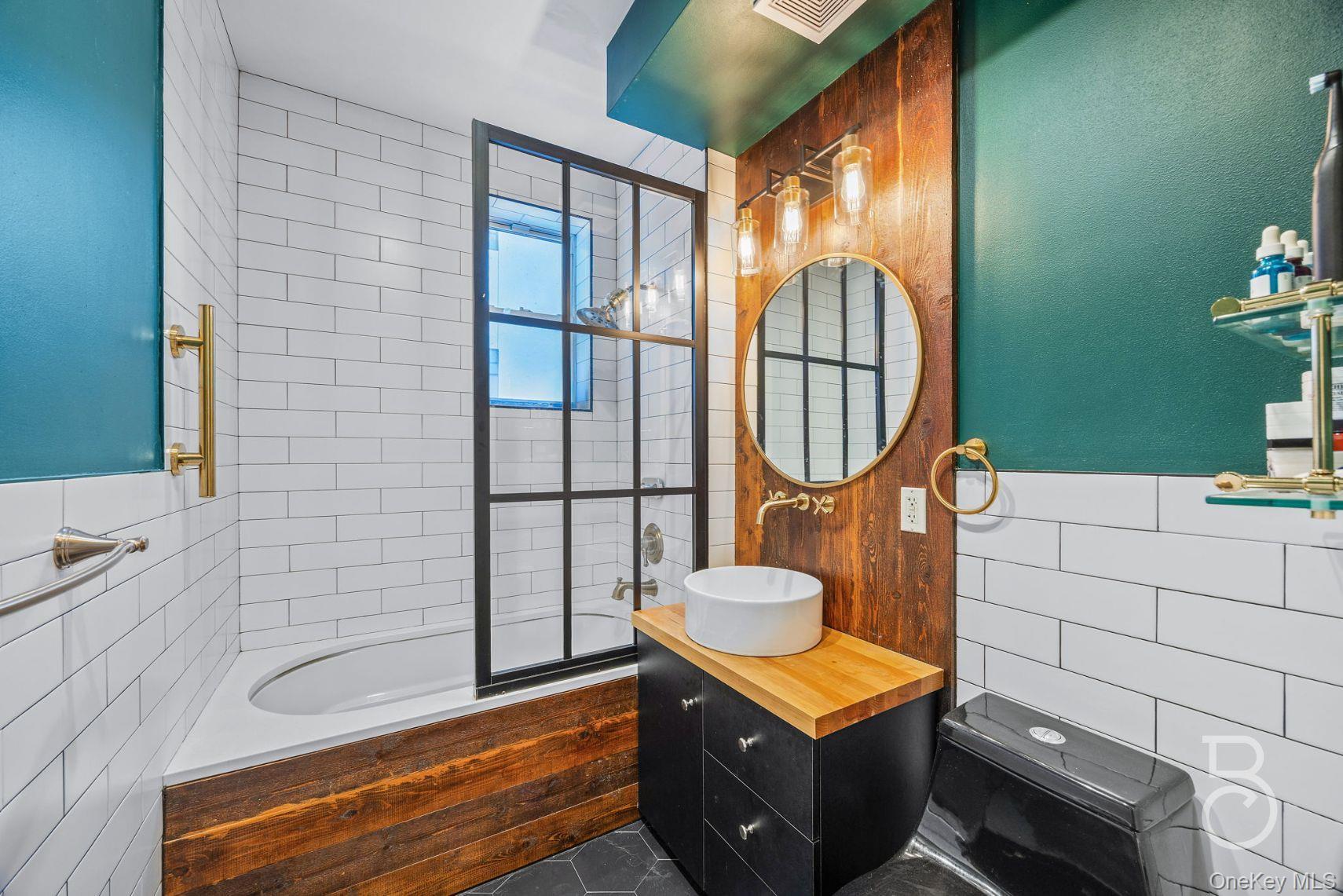 Condo Newtown Queens, NY 11102, MLS-952521-13