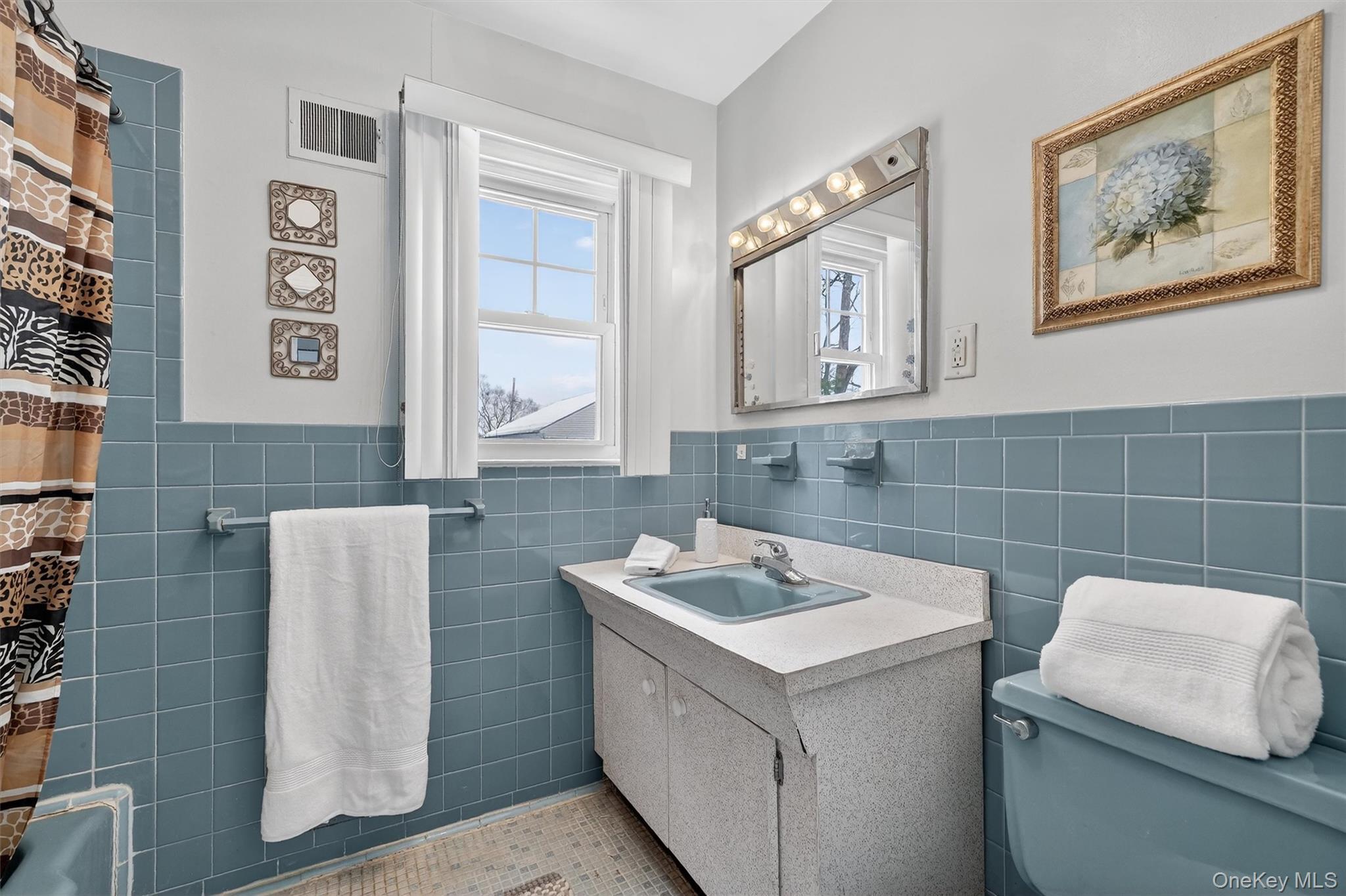 Single Family Grange  Westchester County, NY 10710, MLS-952532-16