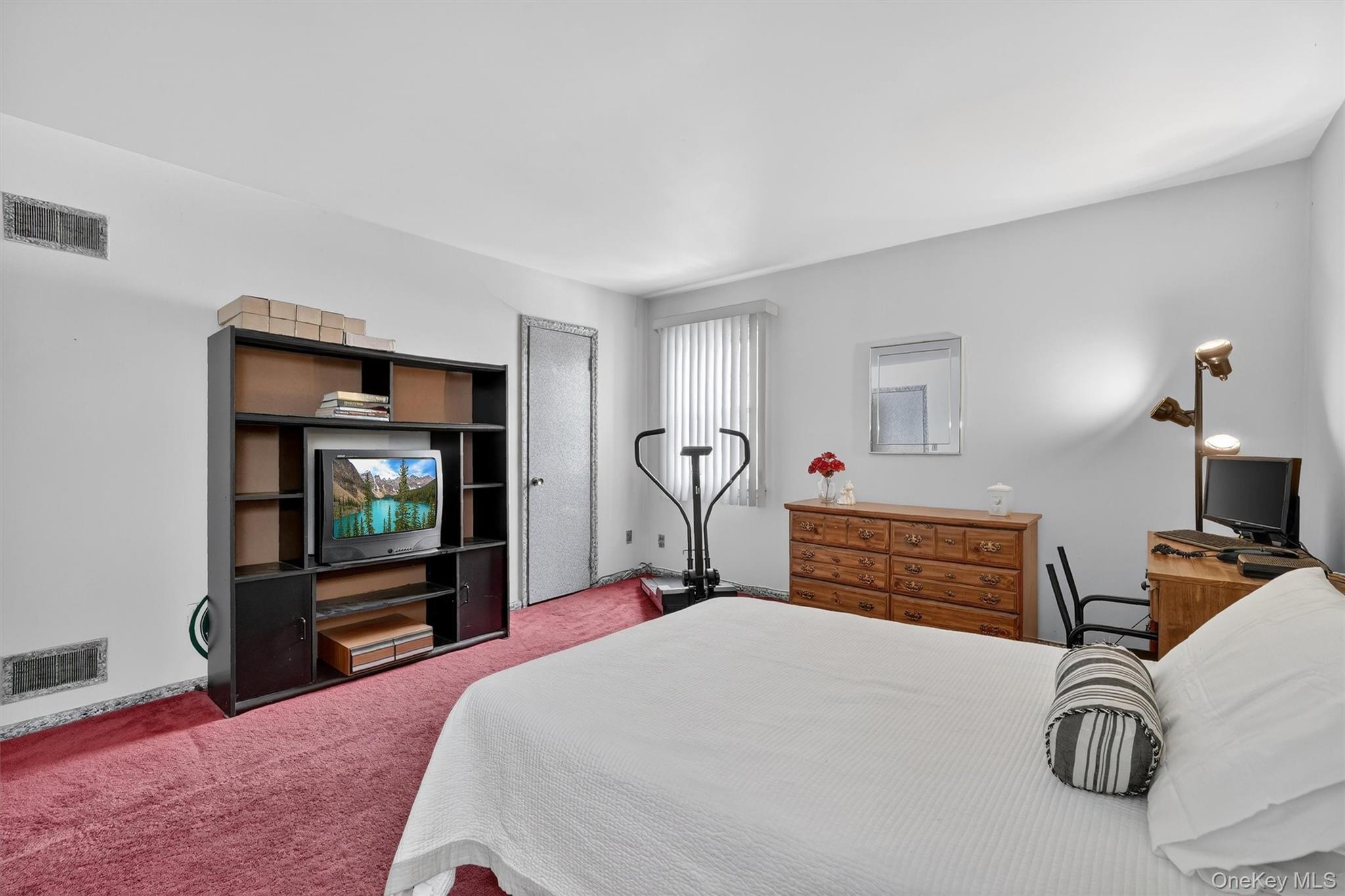 Single Family Grange  Westchester County, NY 10710, MLS-952532-18