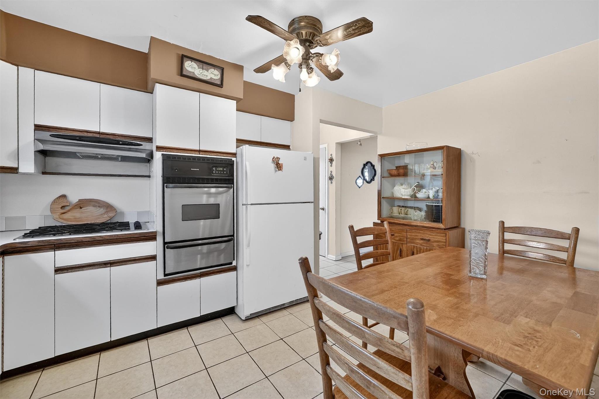 Single Family Grange  Westchester County, NY 10710, MLS-952532-8