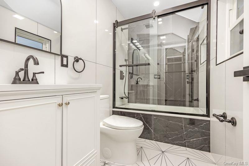 Single Family Guy R Brewer  Queens, NY 11434, MLS-952550-25