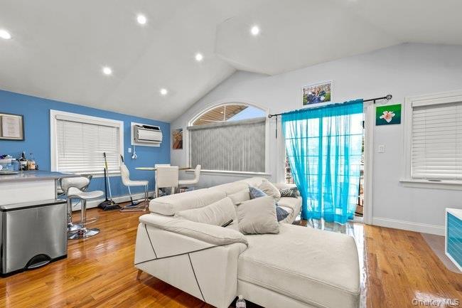 Single Family Edgewood  Queens, NY 11413, MLS-952569-3