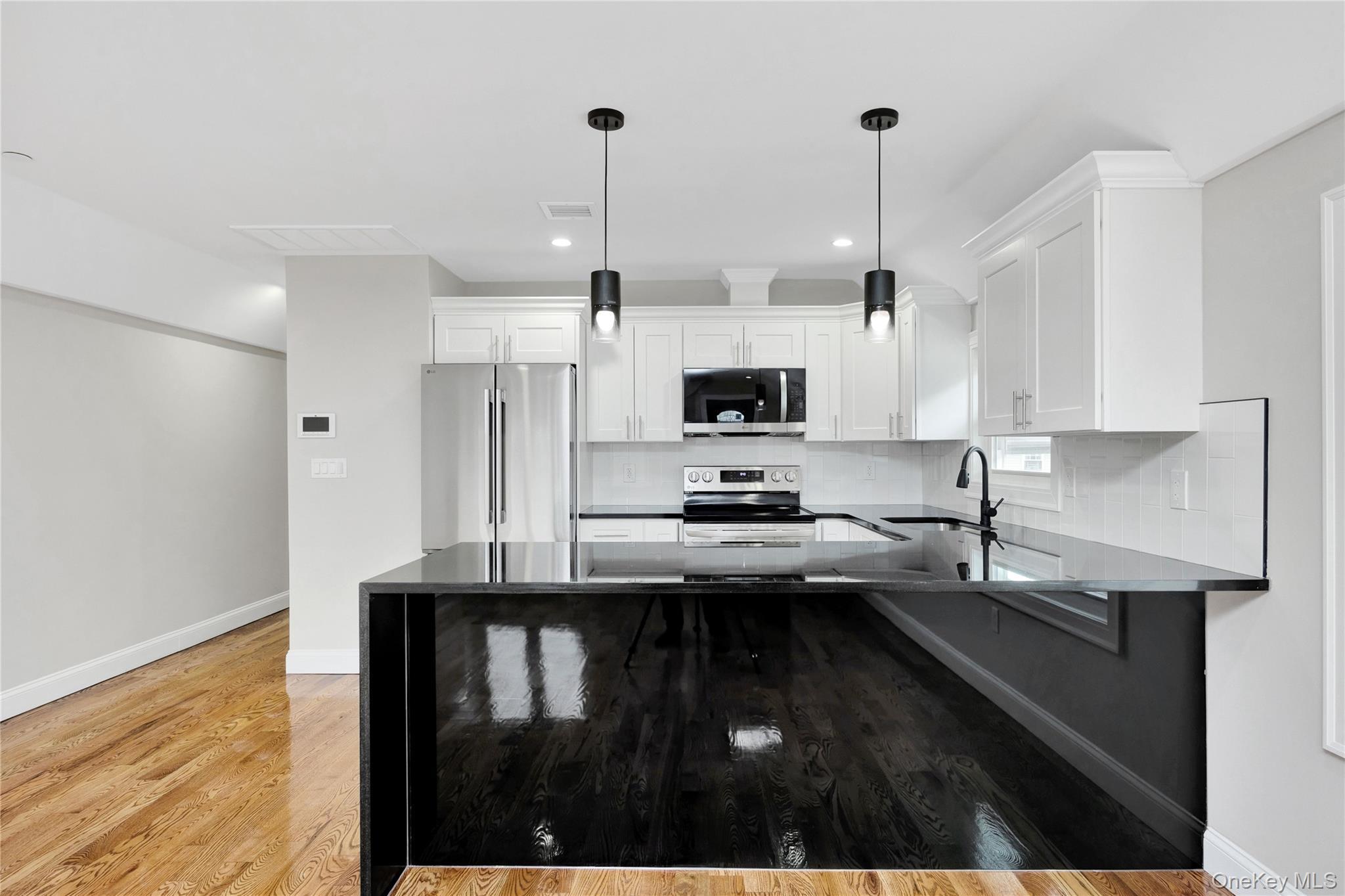 Single Family Guy R Brewer Queens, NY 11434, MLS-952580-34