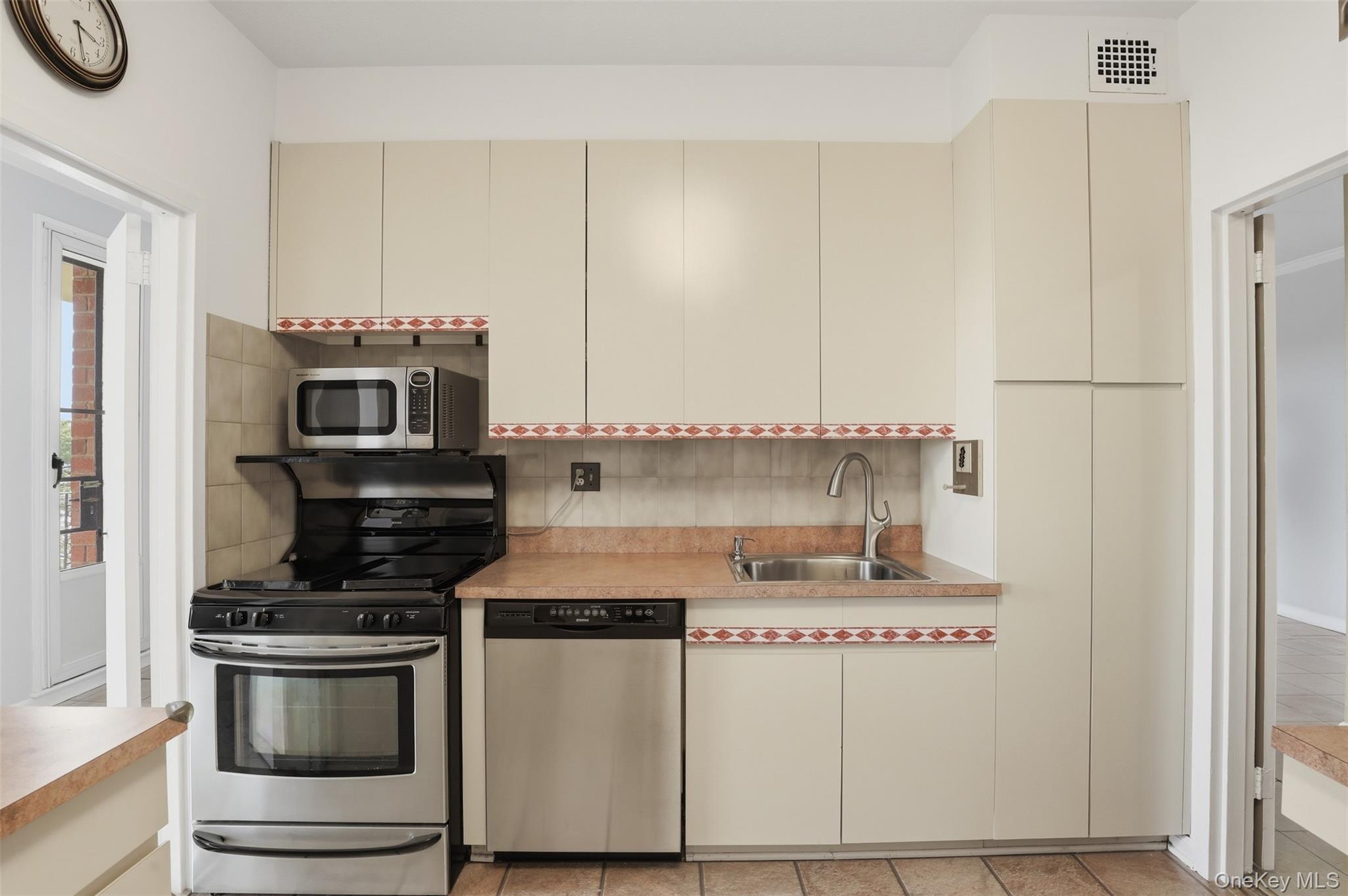 Coop Rockledge Westchester County, NY 10562, MLS-952645-11