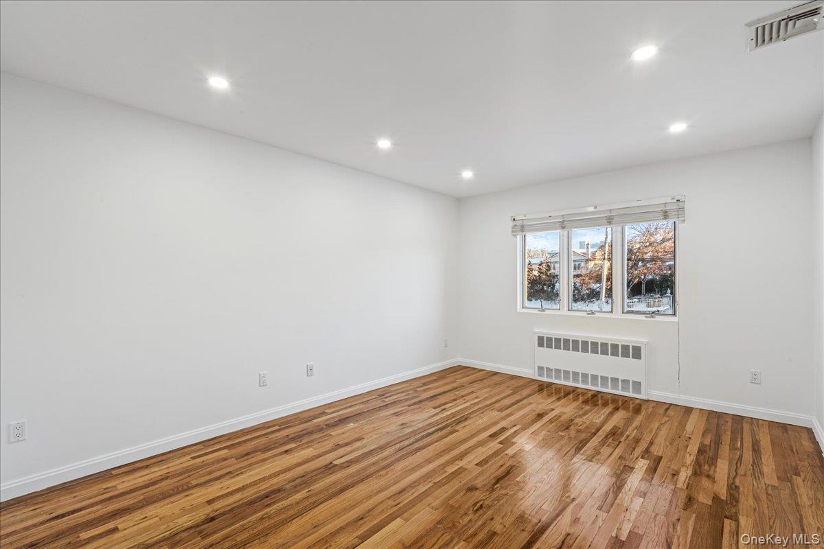 Single Family 28th  Queens, NY 11360, MLS-952670-20