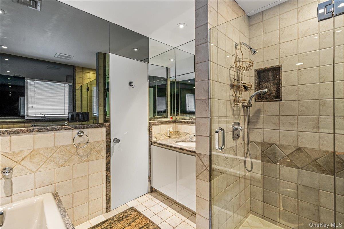 Single Family 28th  Queens, NY 11360, MLS-952670-22