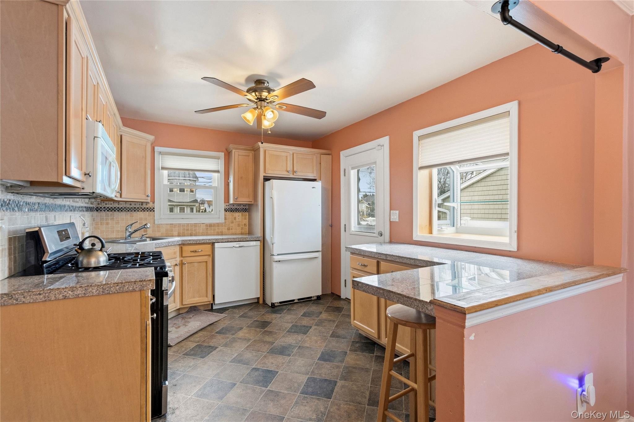 Single Family 28th  Suffolk County, NY 11726, MLS-952704-12