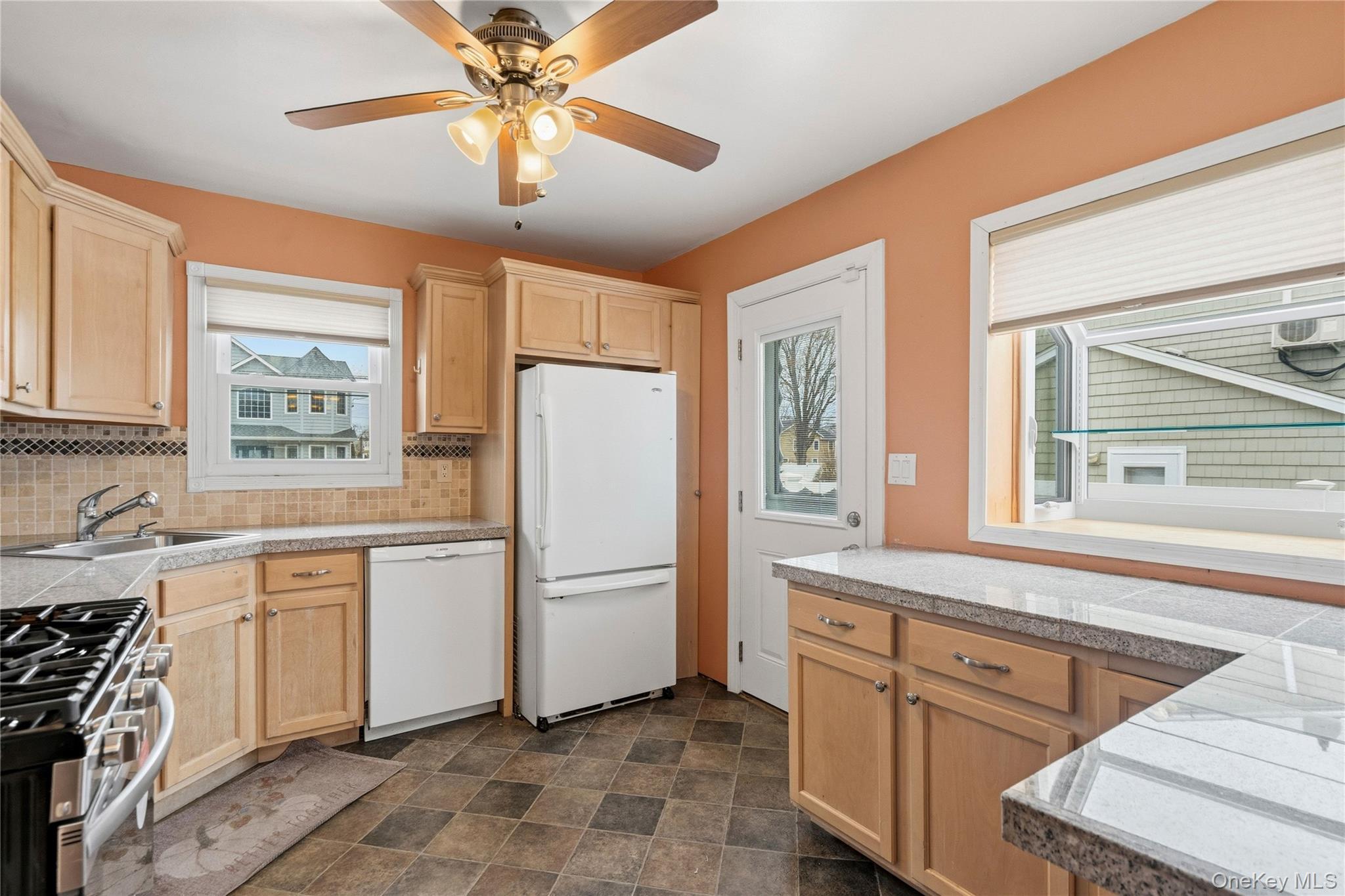 Single Family 28th  Suffolk County, NY 11726, MLS-952704-13