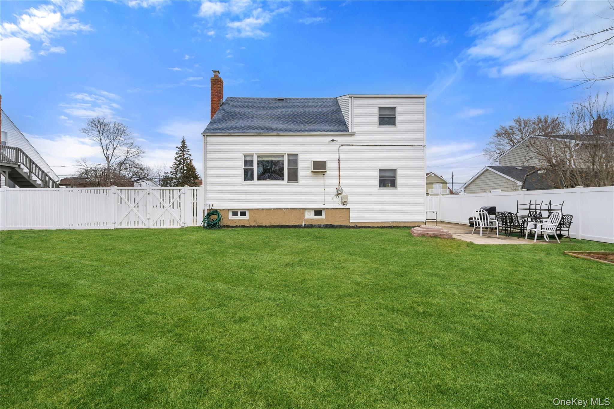 Single Family 28th  Suffolk County, NY 11726, MLS-952704-22