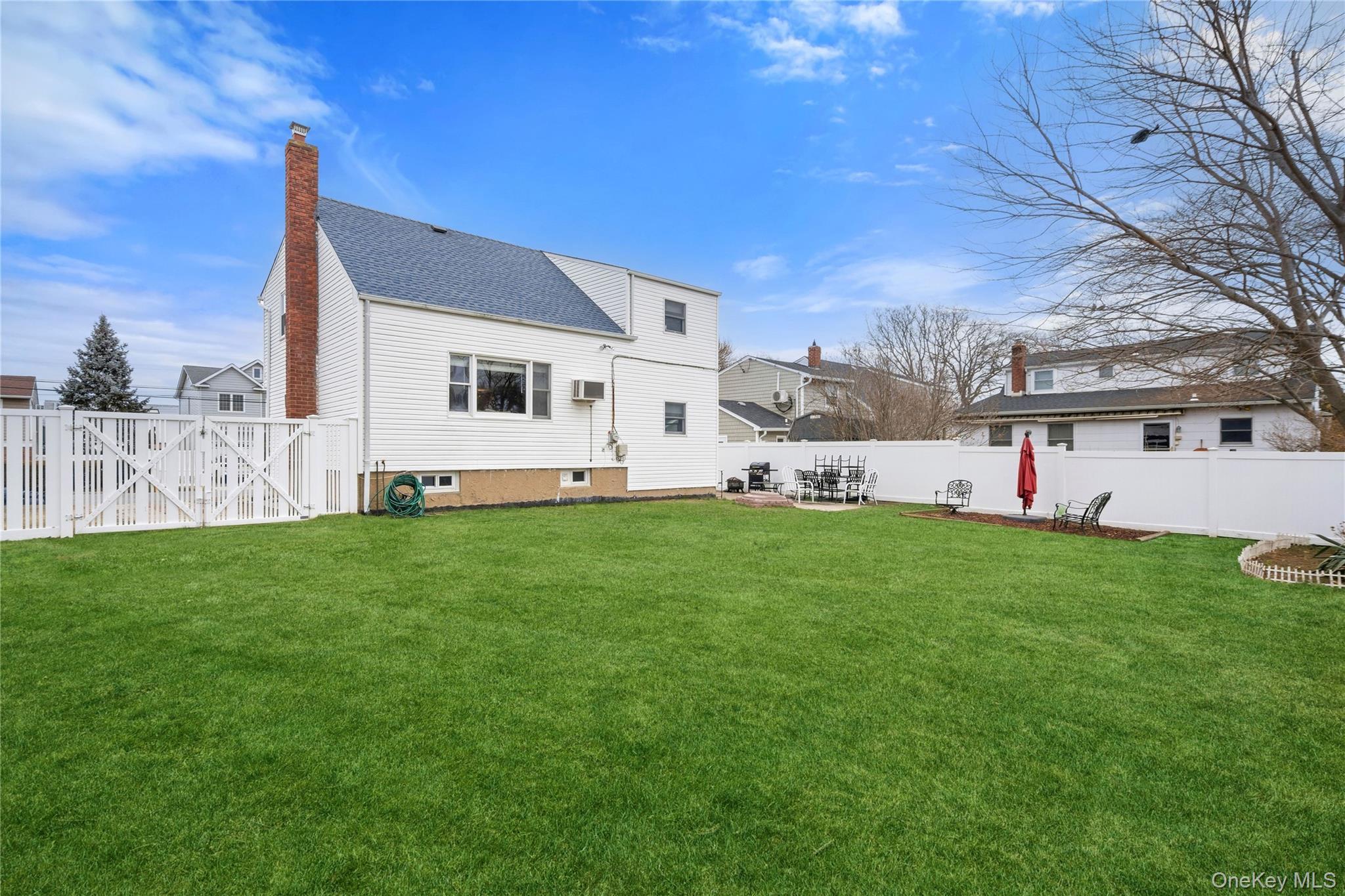 Single Family 28th  Suffolk County, NY 11726, MLS-952704-23