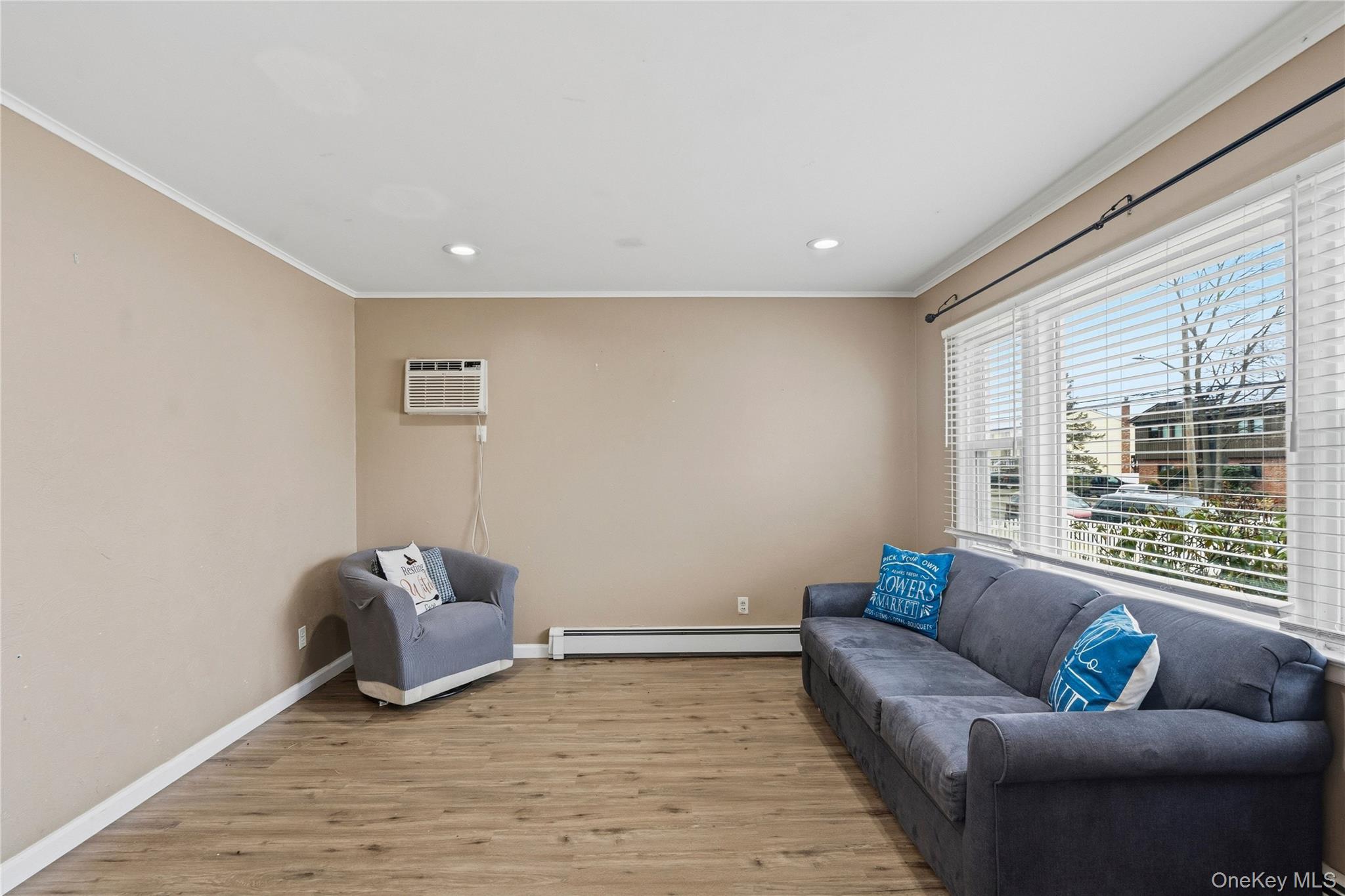 Single Family 28th  Suffolk County, NY 11726, MLS-952704-3