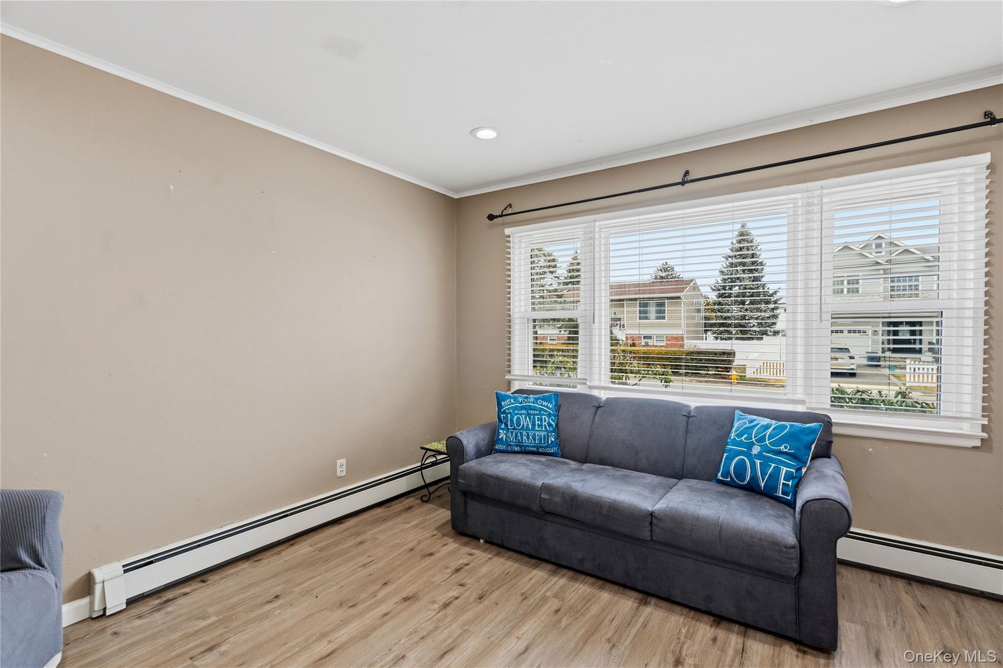 Single Family 28th  Suffolk County, NY 11726, MLS-952704-4