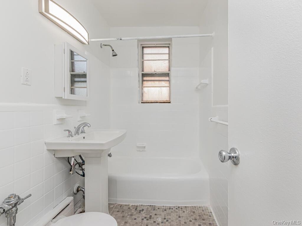 Apartment Broadway  Bronx, NY 10471, MLS-952716-11