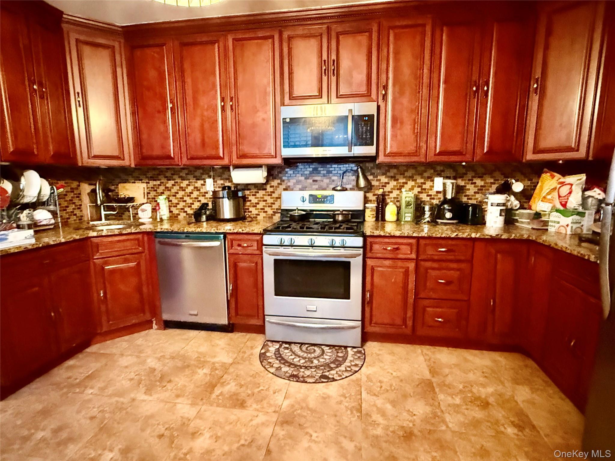 Single Family 68th  Queens, NY 11378, MLS-952833-11