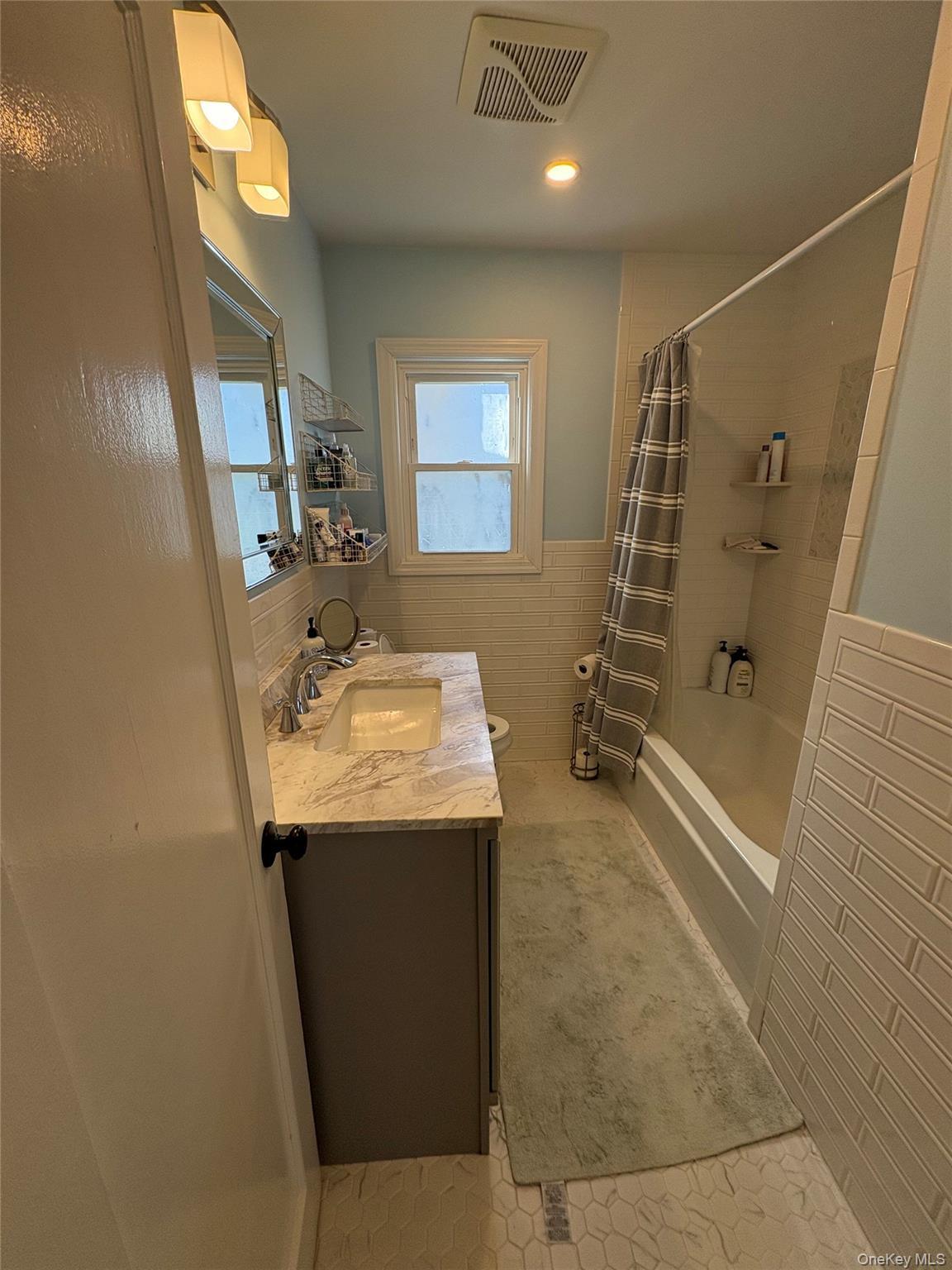 Single Family Dosoris  Nassau County, NY 11542, MLS-953075-19
