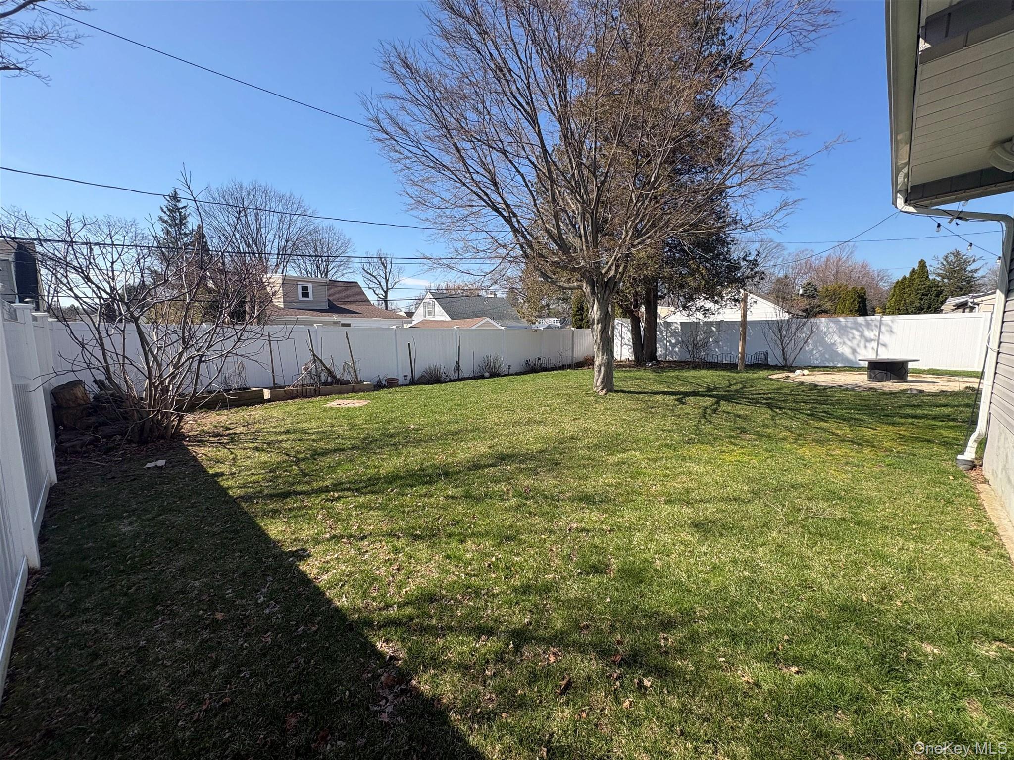 Single Family Dosoris  Nassau County, NY 11542, MLS-953075-21