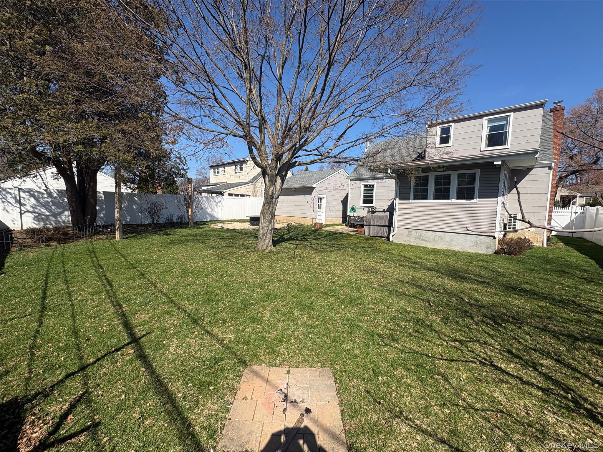 Single Family Dosoris  Nassau County, NY 11542, MLS-953075-22