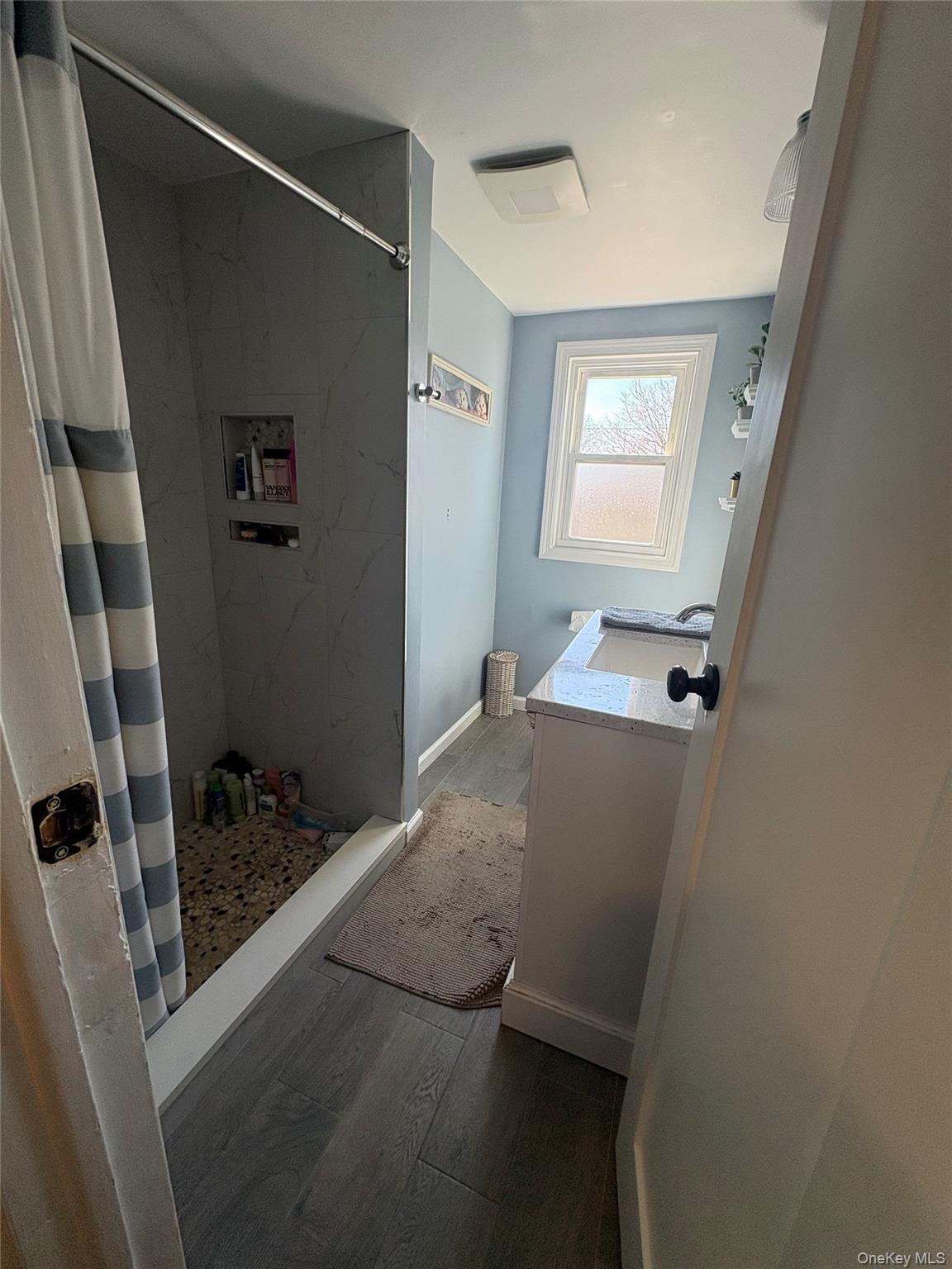 Single Family Dosoris  Nassau County, NY 11542, MLS-953075-27