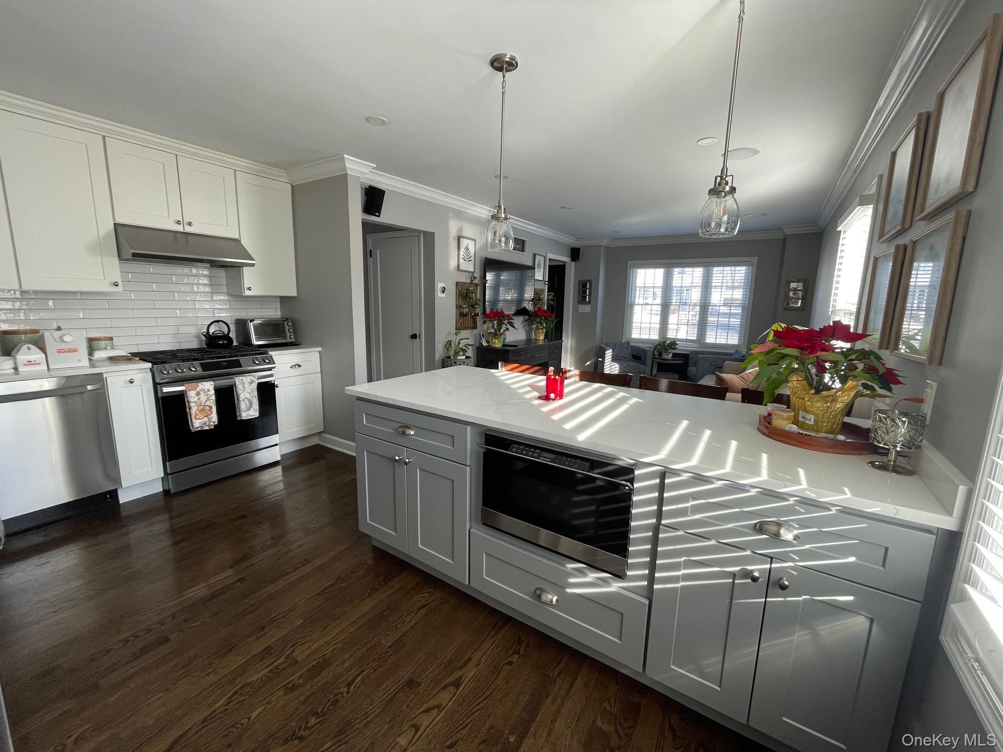 Single Family Dosoris  Nassau County, NY 11542, MLS-953075-4
