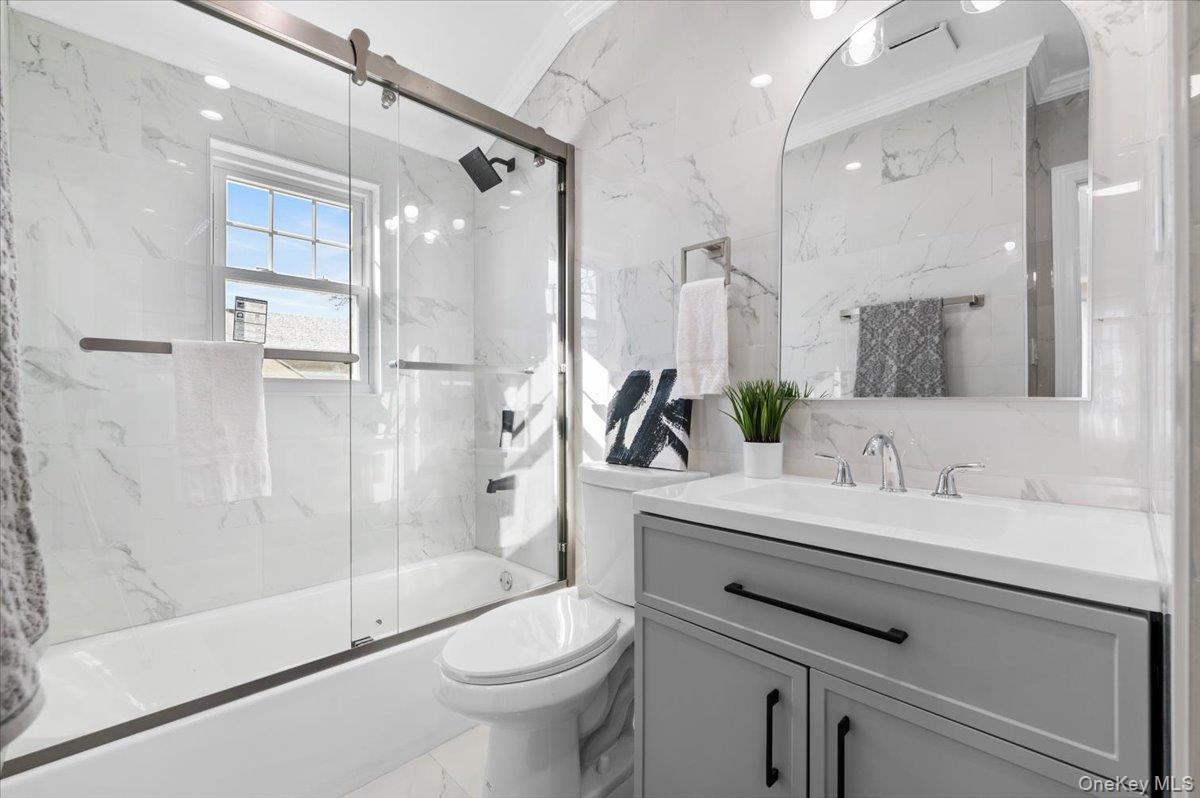 Single Family 223rd Queens, NY 11413, MLS-953129-24