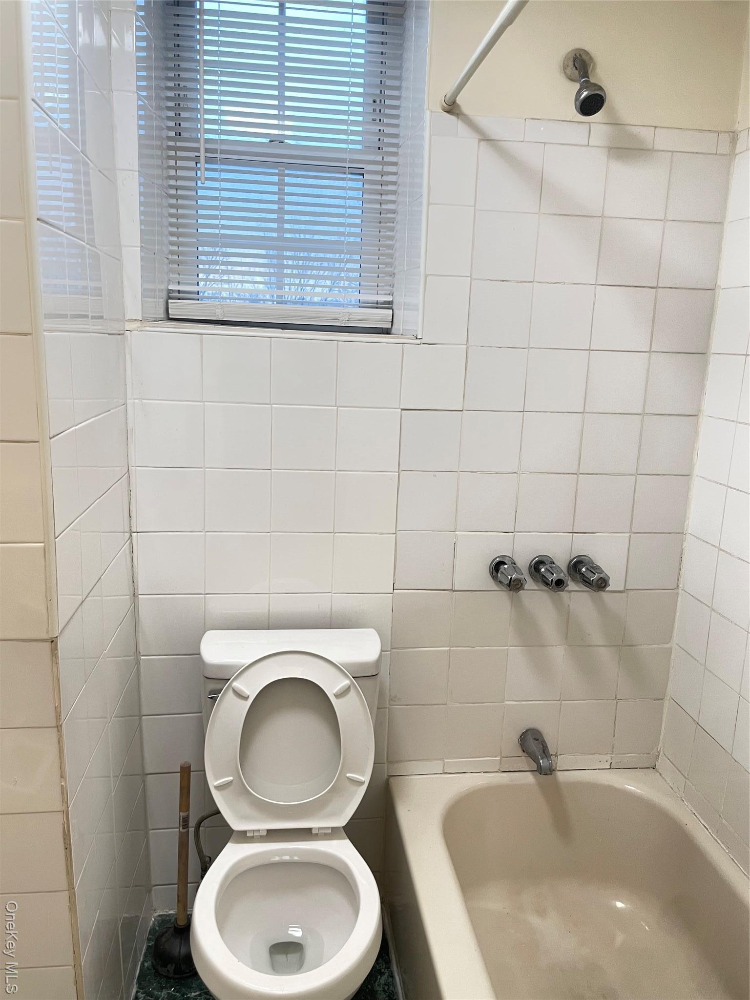 Apartment Carpenter  Bronx, NY 10470, MLS-953135-12