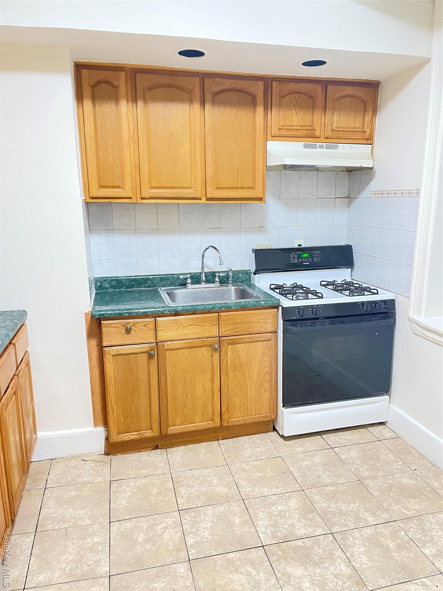 Apartment Carpenter  Bronx, NY 10470, MLS-953135-6