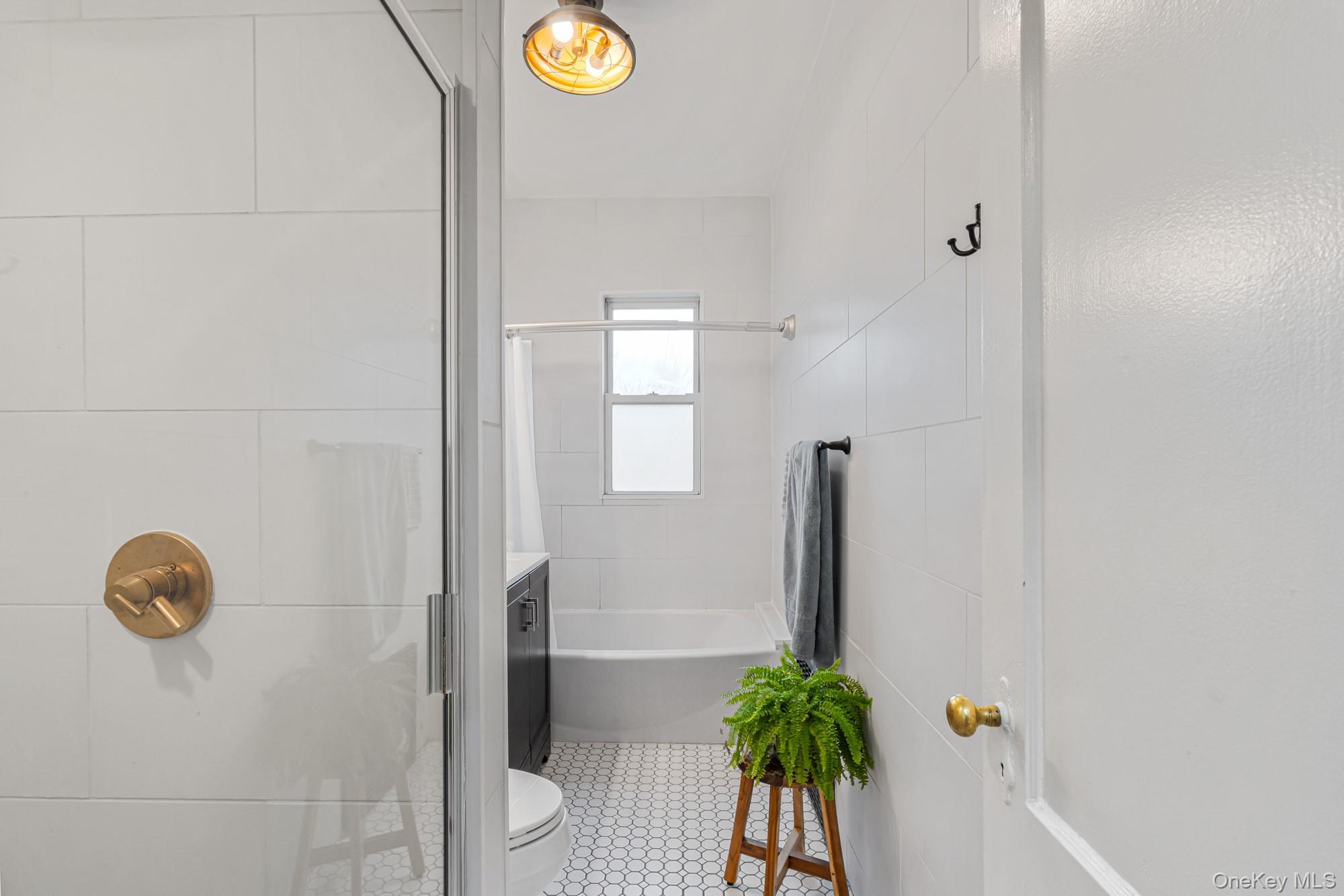 Single Family Groton Queens, NY 11375, MLS-953149-10