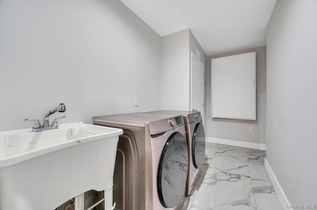 Single Family 56 Queens, NY 11377, MLS-953239-24