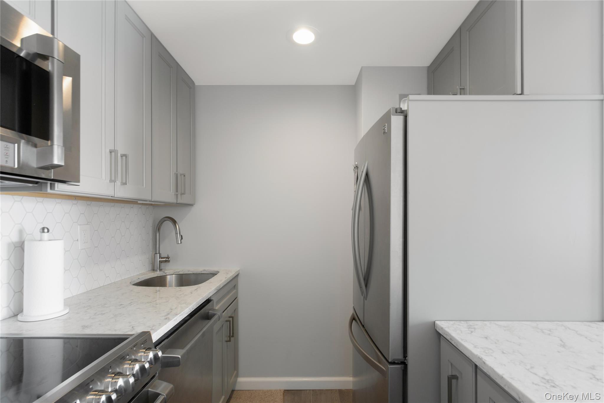 Condo Richmond Nassau County, NY 11561, MLS-953330-16