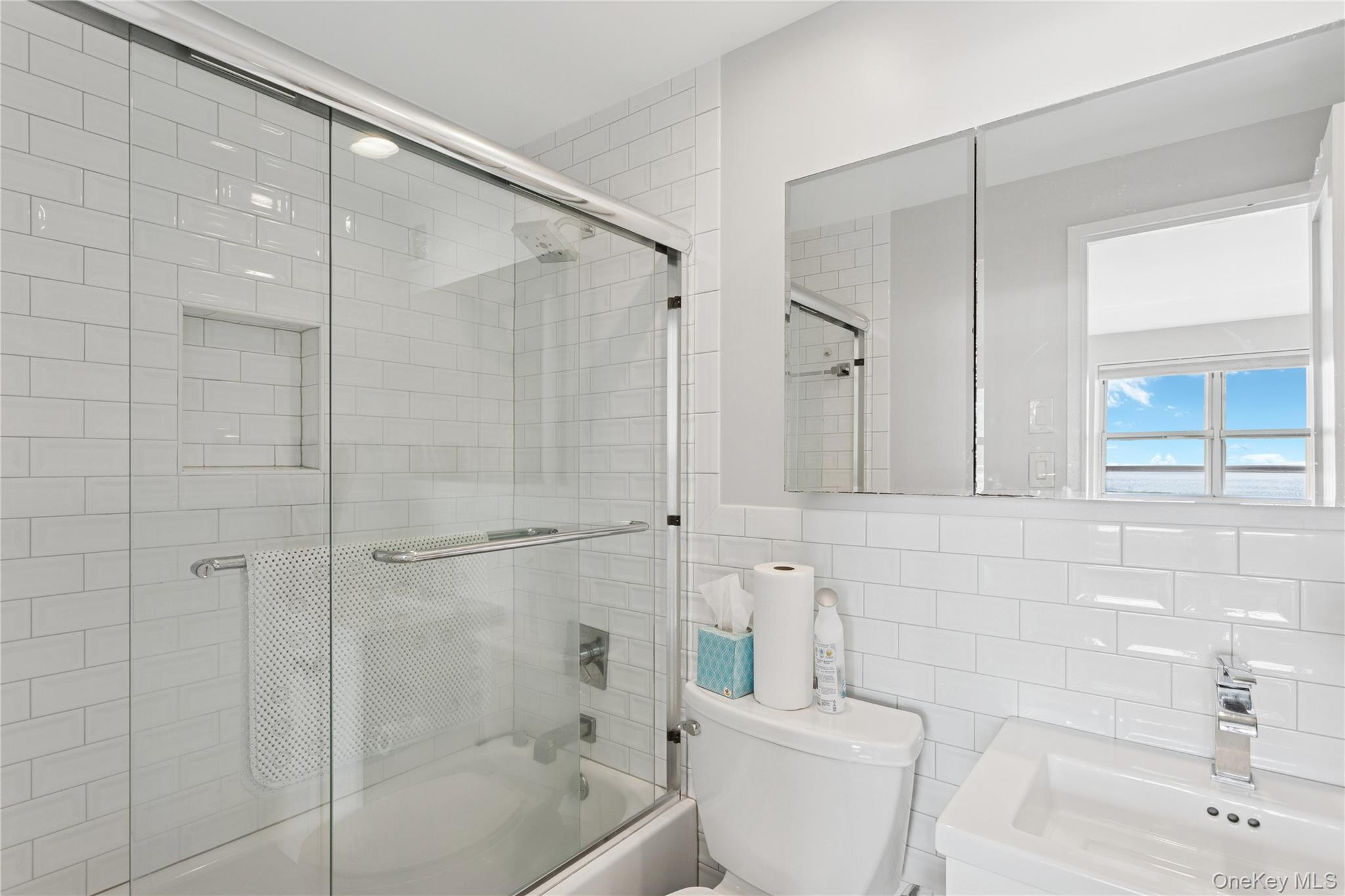 Condo Richmond Nassau County, NY 11561, MLS-953330-22