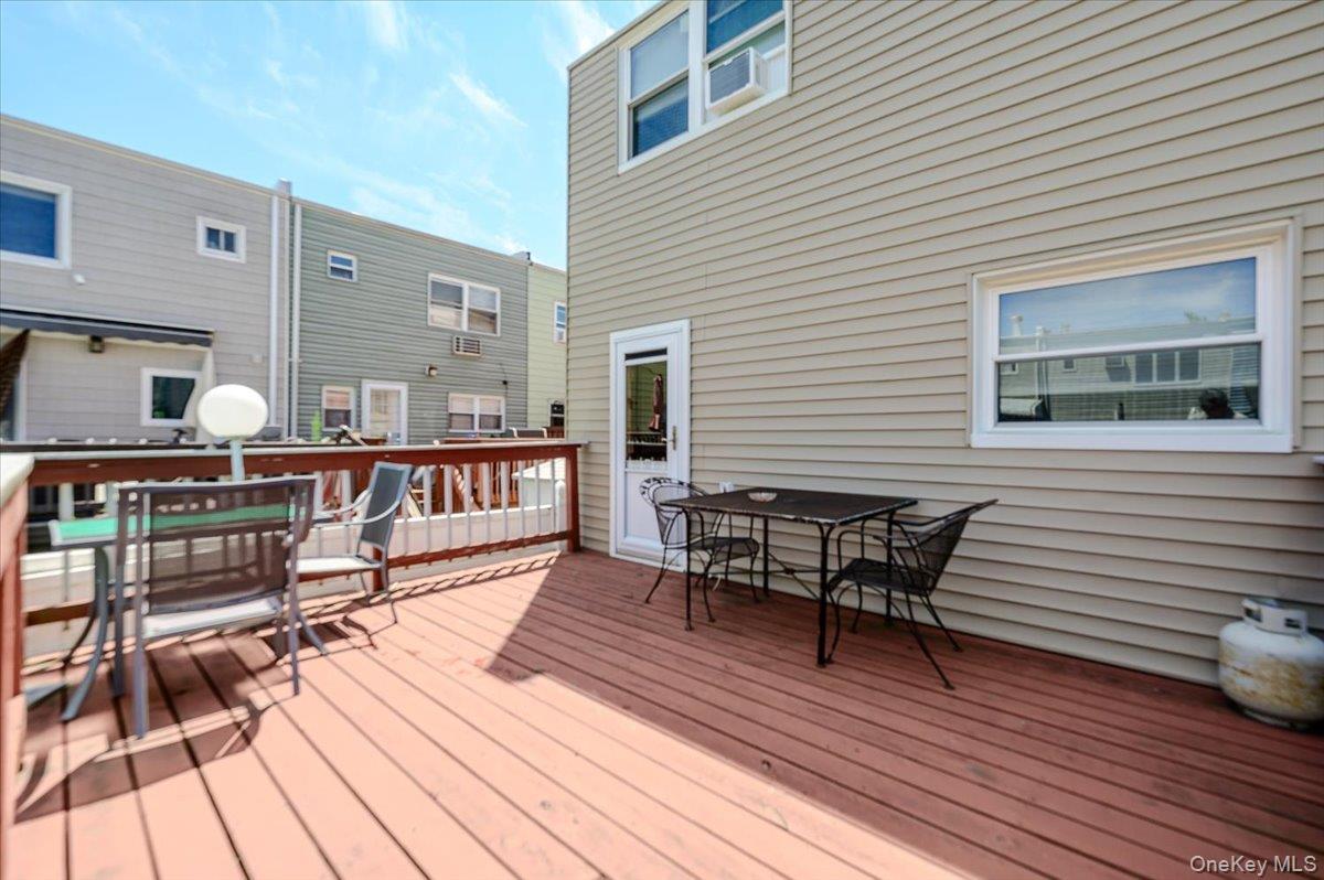 Single Family Huntington Avenue Bronx, NY 10465, MLS-953518-19