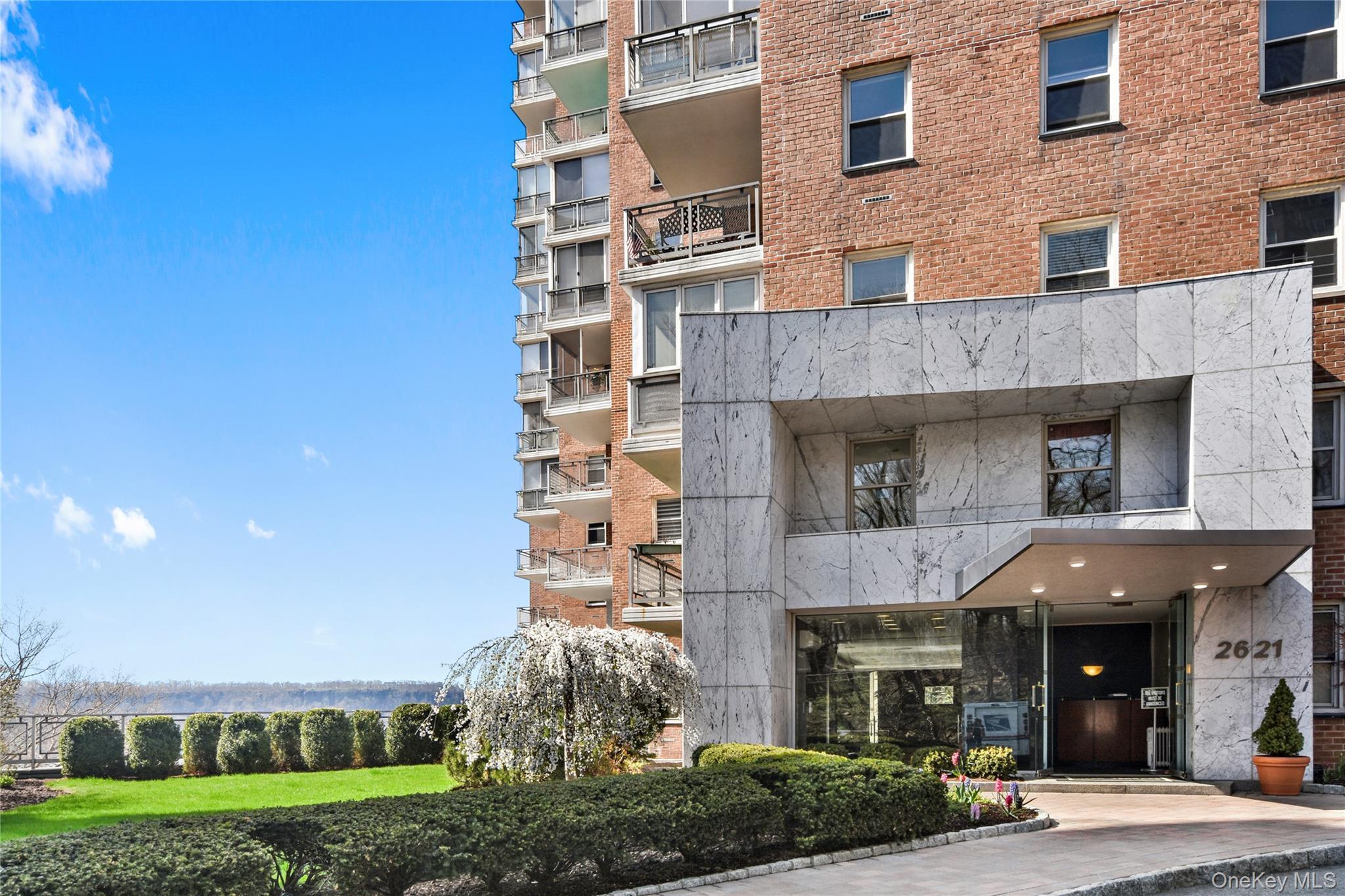 Coop Palisade  Bronx, NY 10463, MLS-953542-22