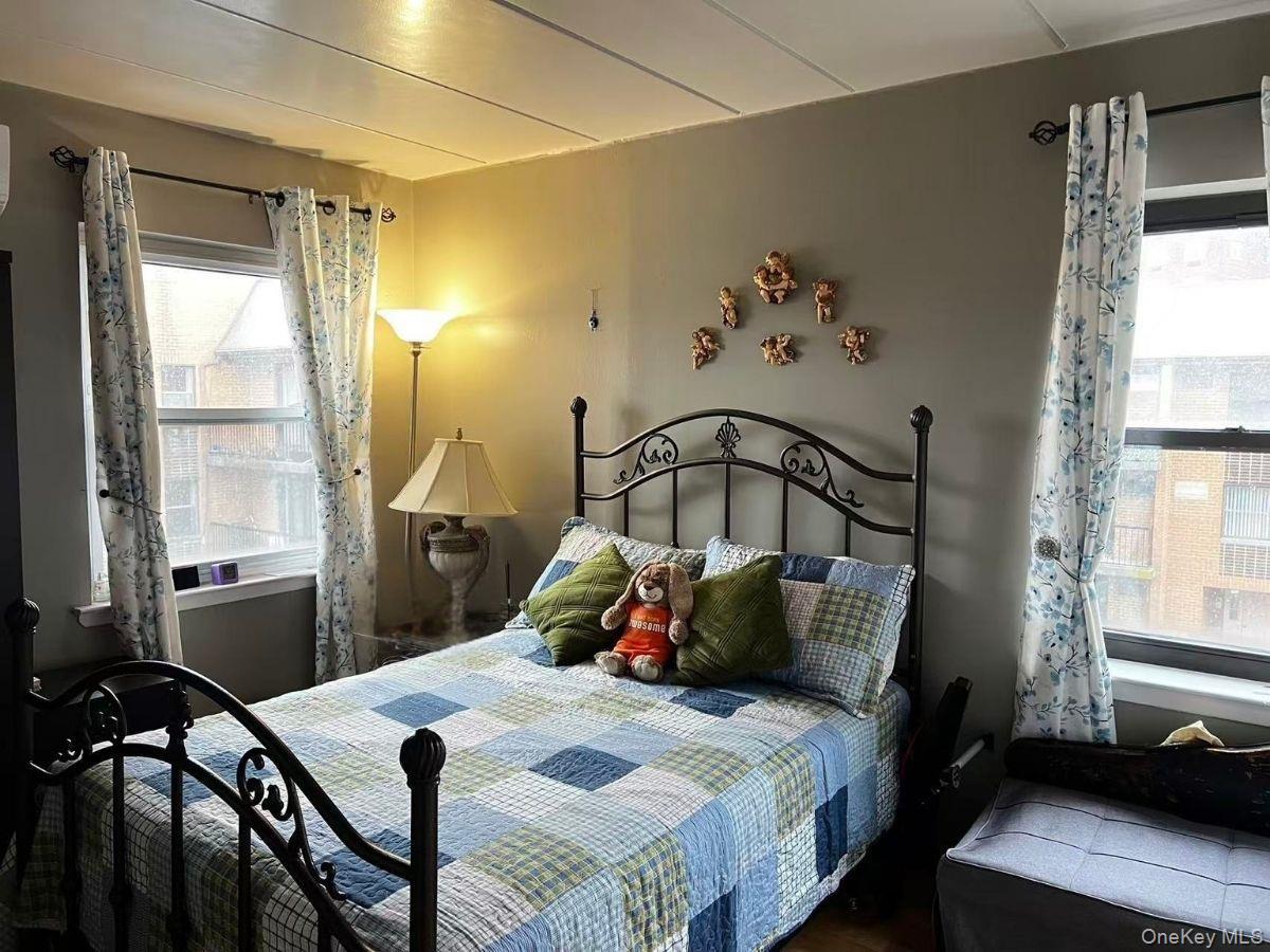 Condo Parsons  Queens, NY 11366, MLS-953564-11