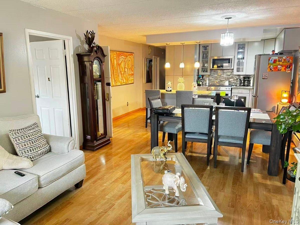 Condo Parsons  Queens, NY 11366, MLS-953564-2