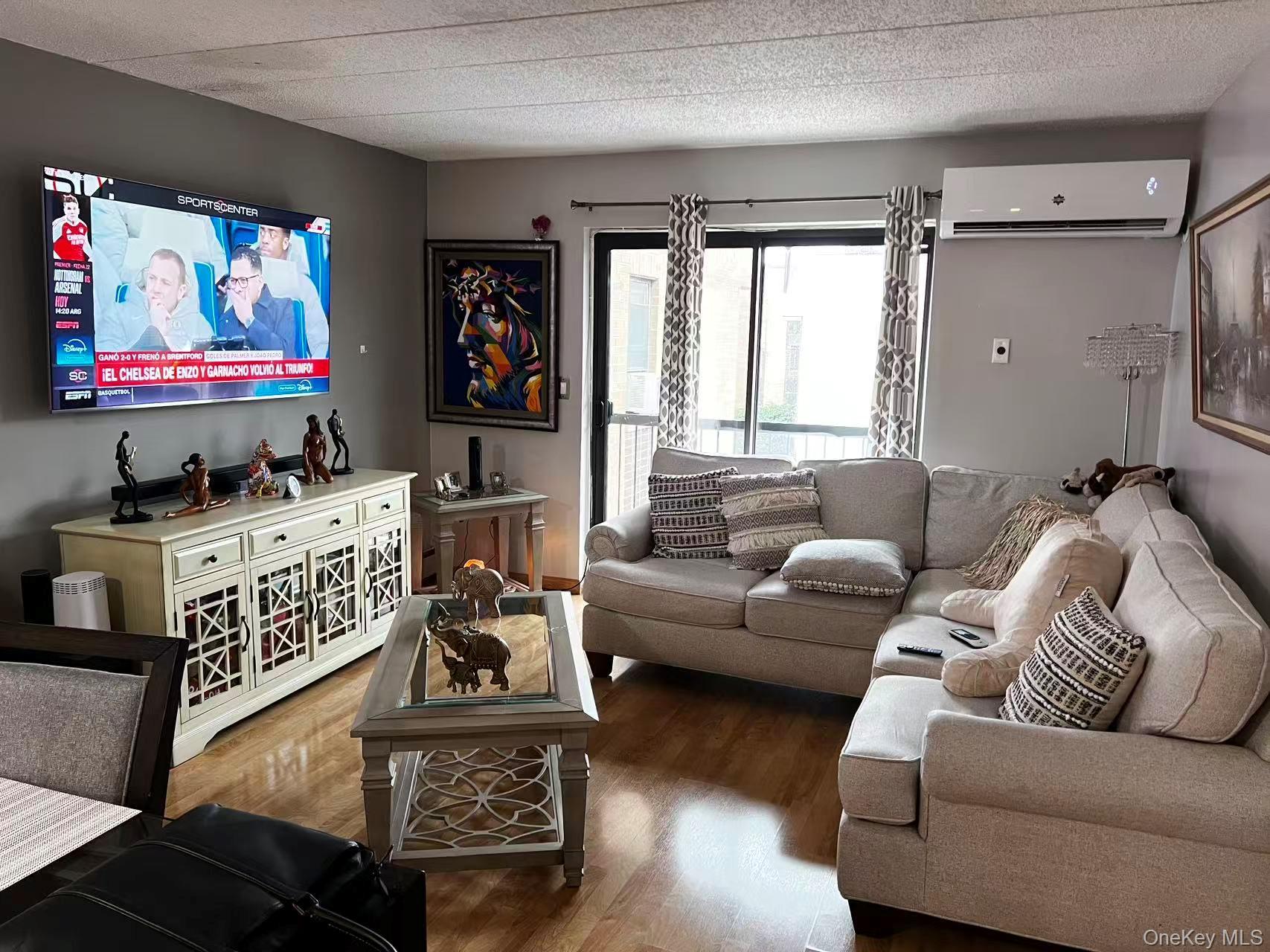 Condo Parsons  Queens, NY 11366, MLS-953564-3