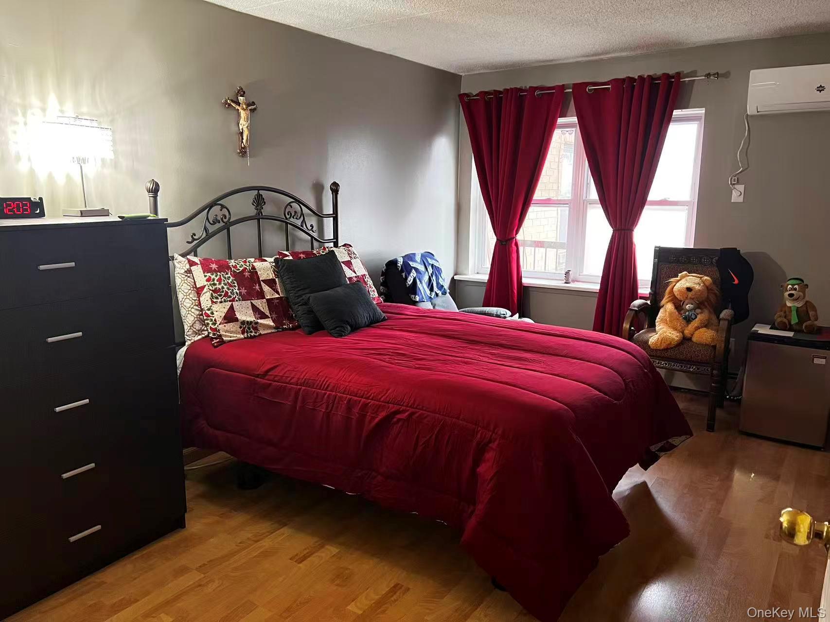 Condo Parsons  Queens, NY 11366, MLS-953564-8