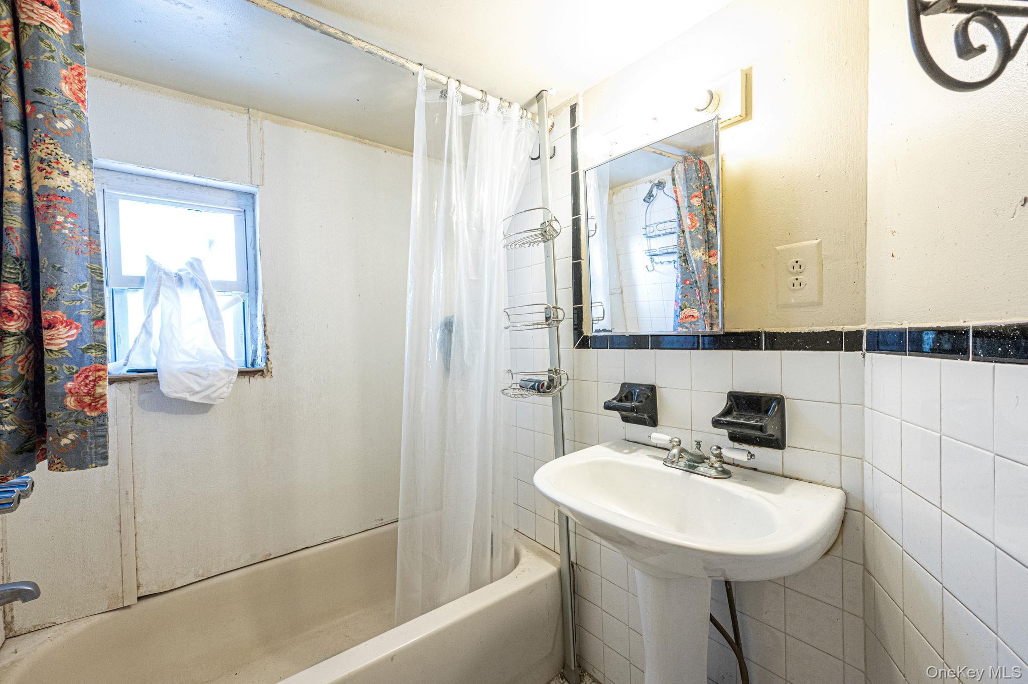 Single Family 127th  Queens, NY 11356, MLS-953585-16