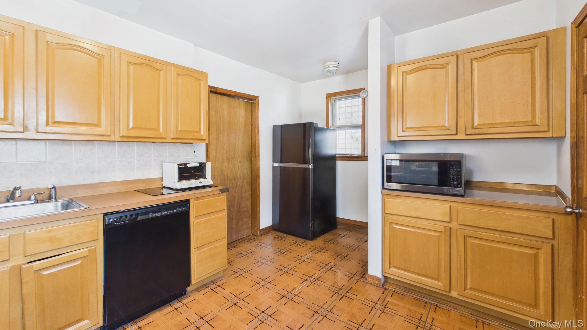 Single Family 88th  Queens, NY 11373, MLS-953638-21