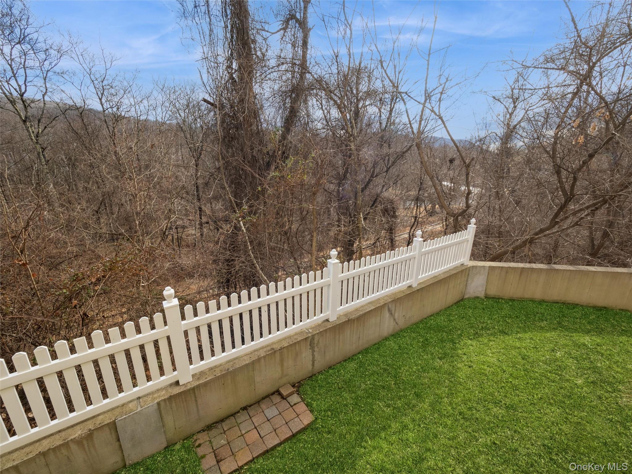 Condo Aveonis Dutchess County, NY 12524, MLS-953668-4