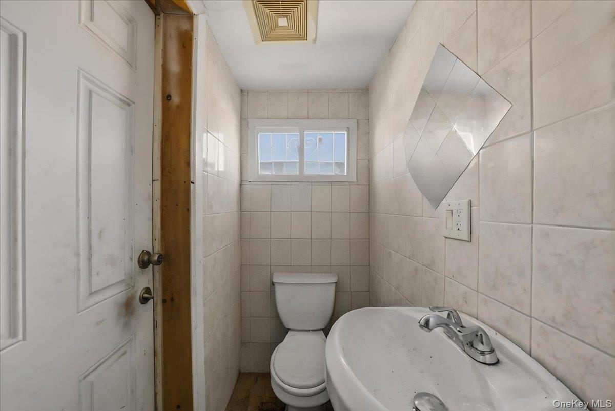 Single Family Bayswater  Queens, NY 11691, MLS-953681-9