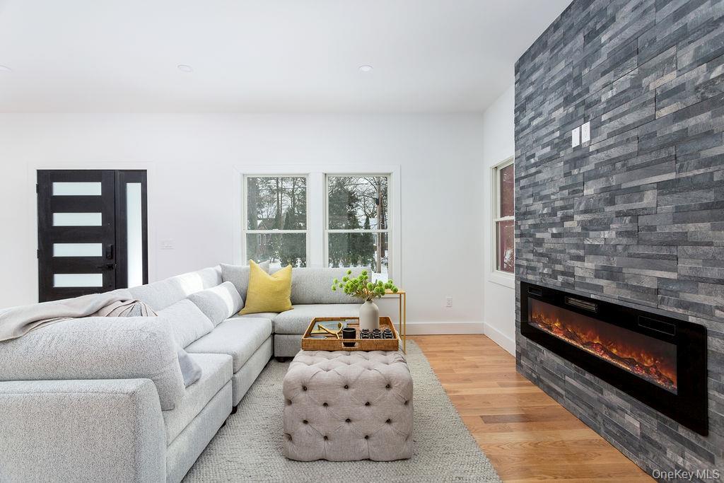 Single Family Maple  Out Of Area, NY 06870, MLS-953729-3