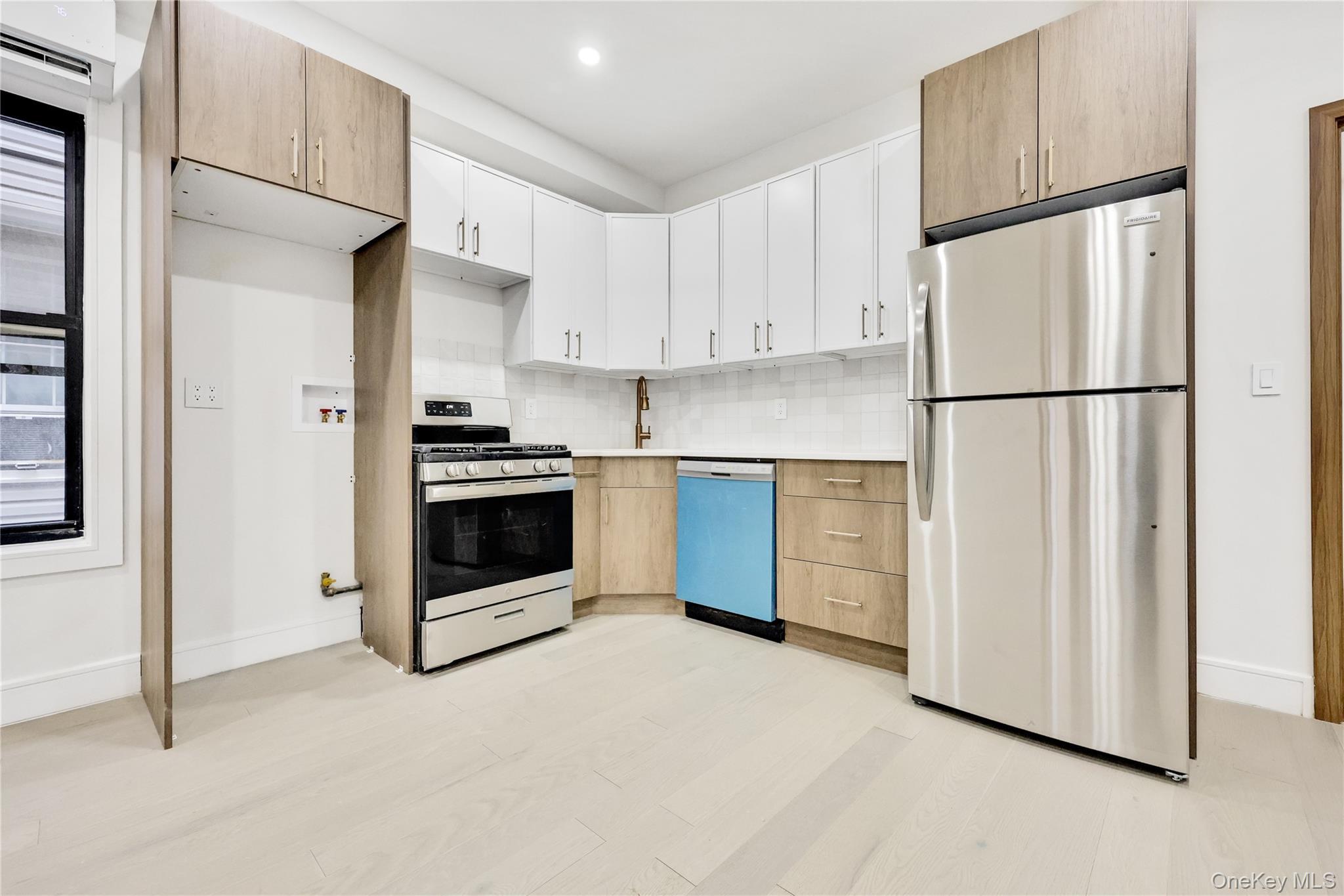 Single Family 226th Bronx, NY 10466, MLS-953739-14