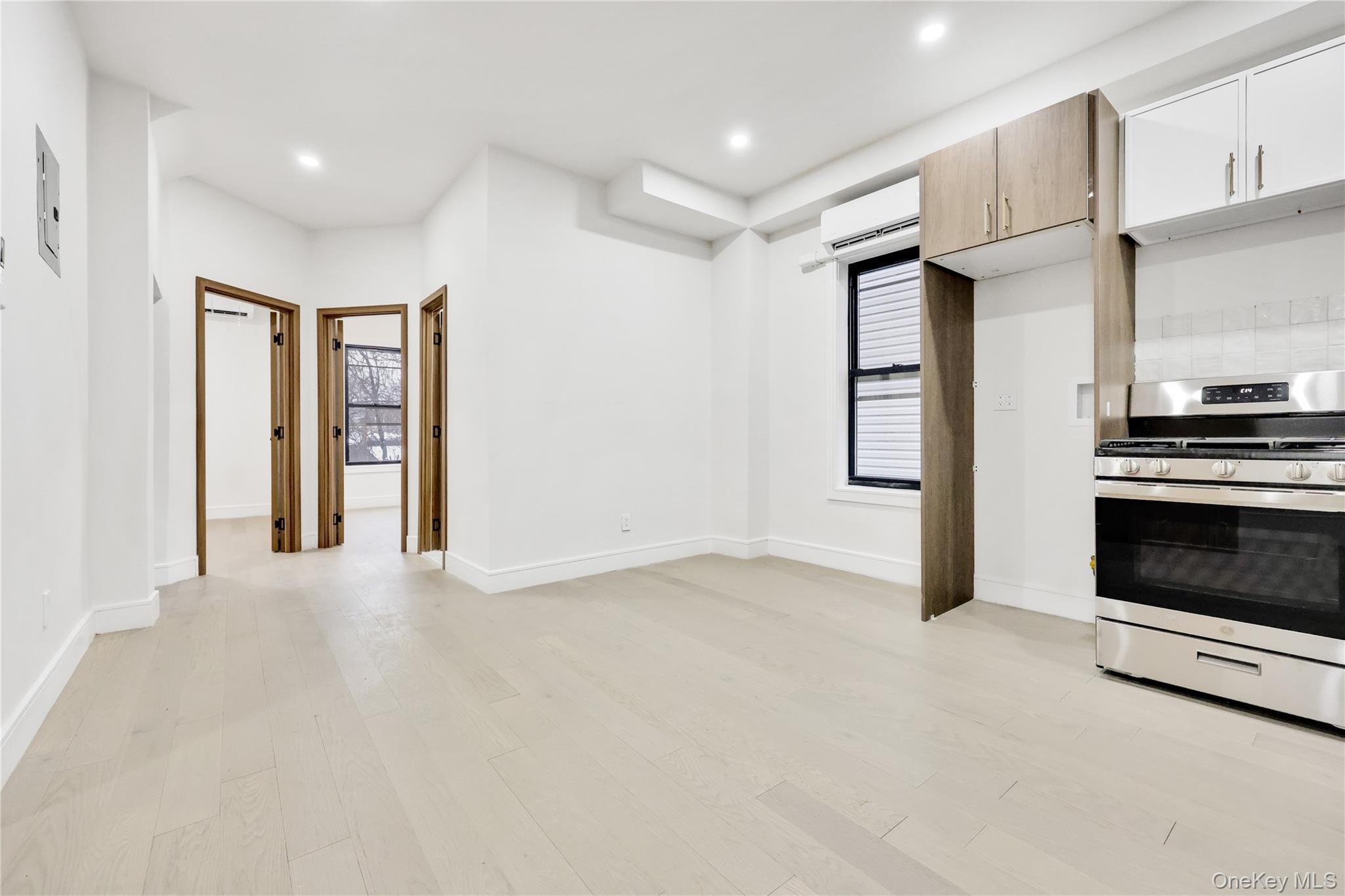 Single Family 226th Bronx, NY 10466, MLS-953739-15