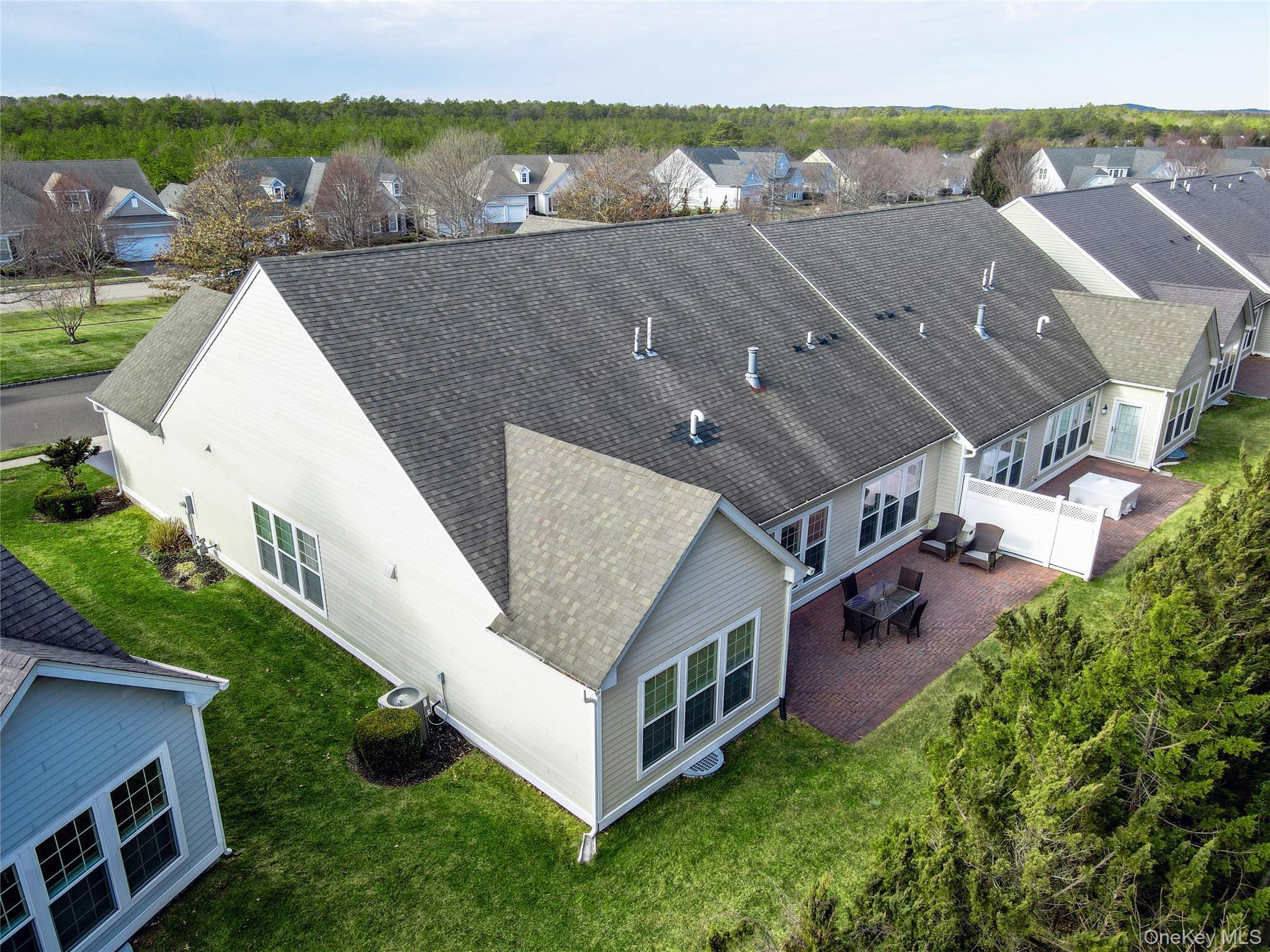 Condo Kimberly  Suffolk County, NY 11977, MLS-953821-29