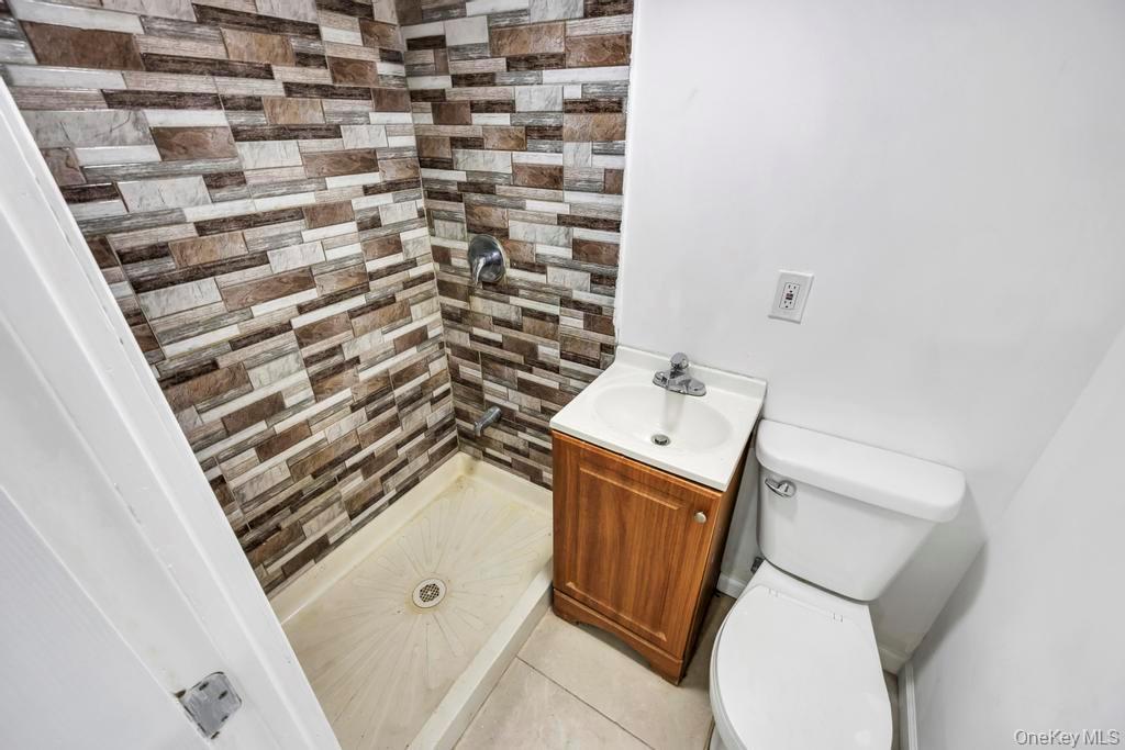 Single Family Sapir  Nassau County, NY 11580, MLS-953895-22