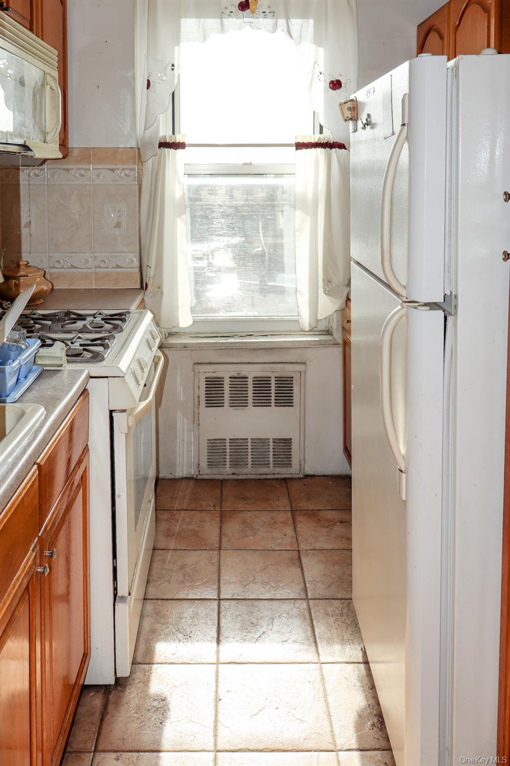 Coop Metropolitan  Bronx, NY 10462, MLS-953943-10