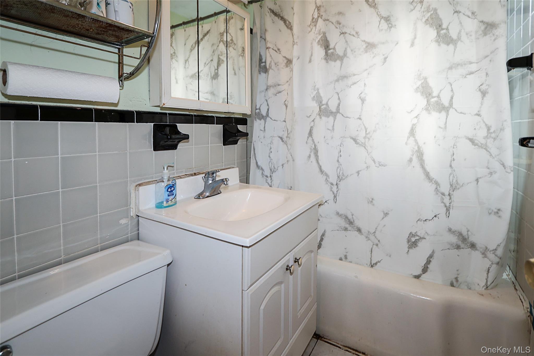 Coop 73rd Ave  Queens, NY 11365, MLS-953947-18